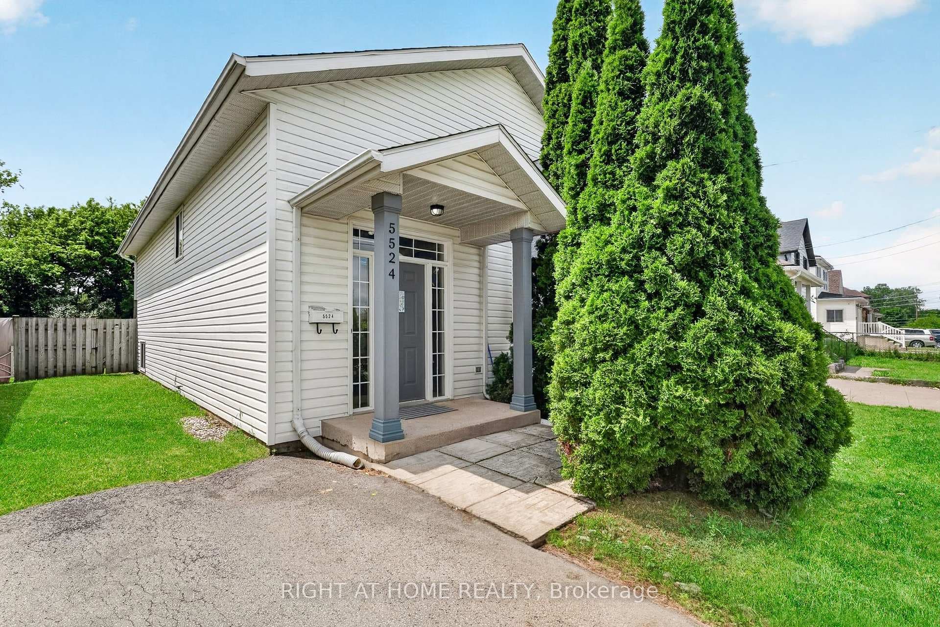 5524 Fraser Street photo 2