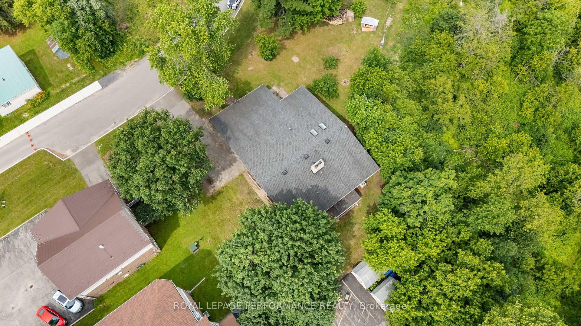 438 Voyageur Place photo 43