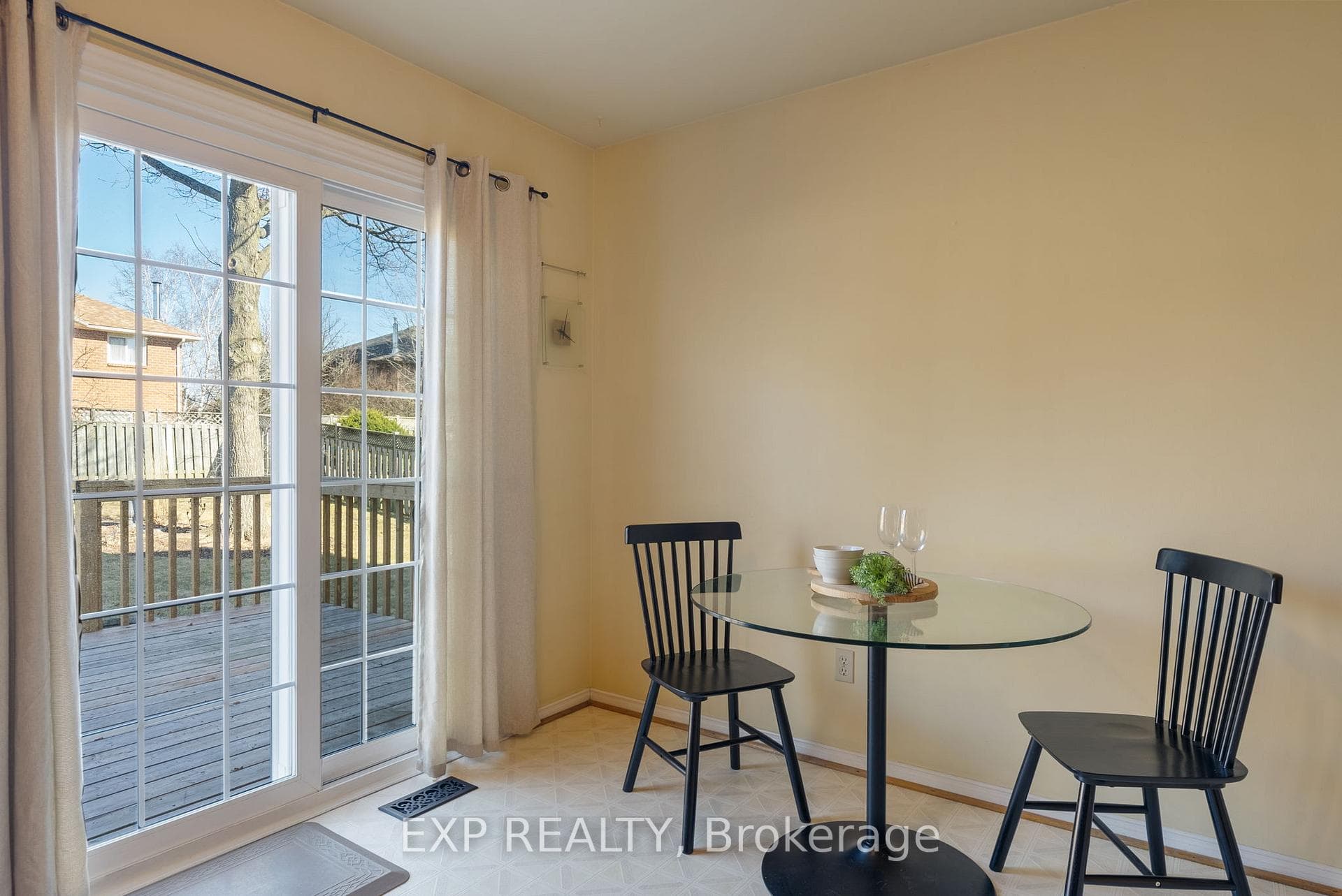 1048 Frei Street photo 11