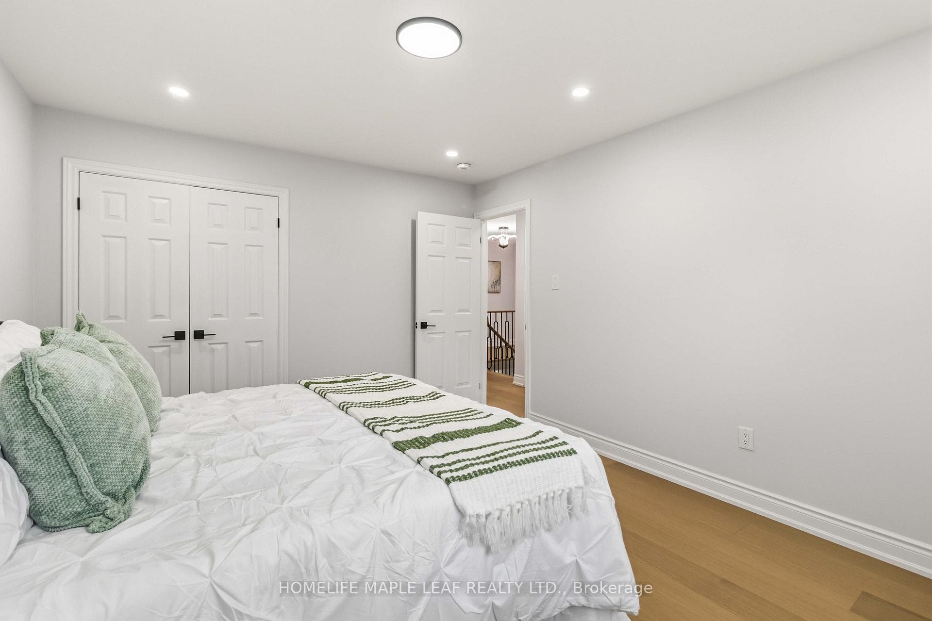 90 Burgby Avenue photo 23