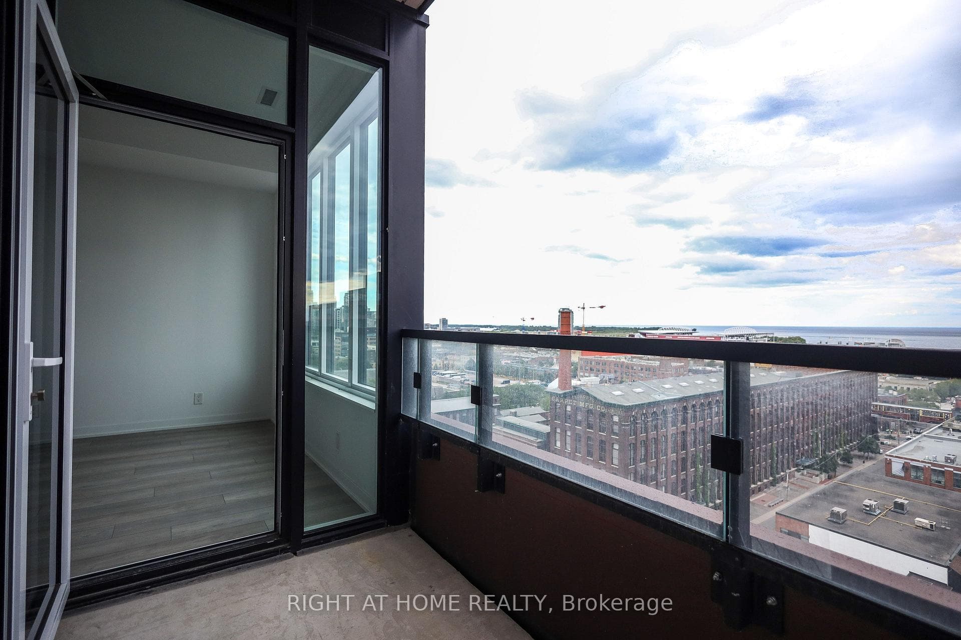 285 Dufferin Street Unit 1209 photo 20