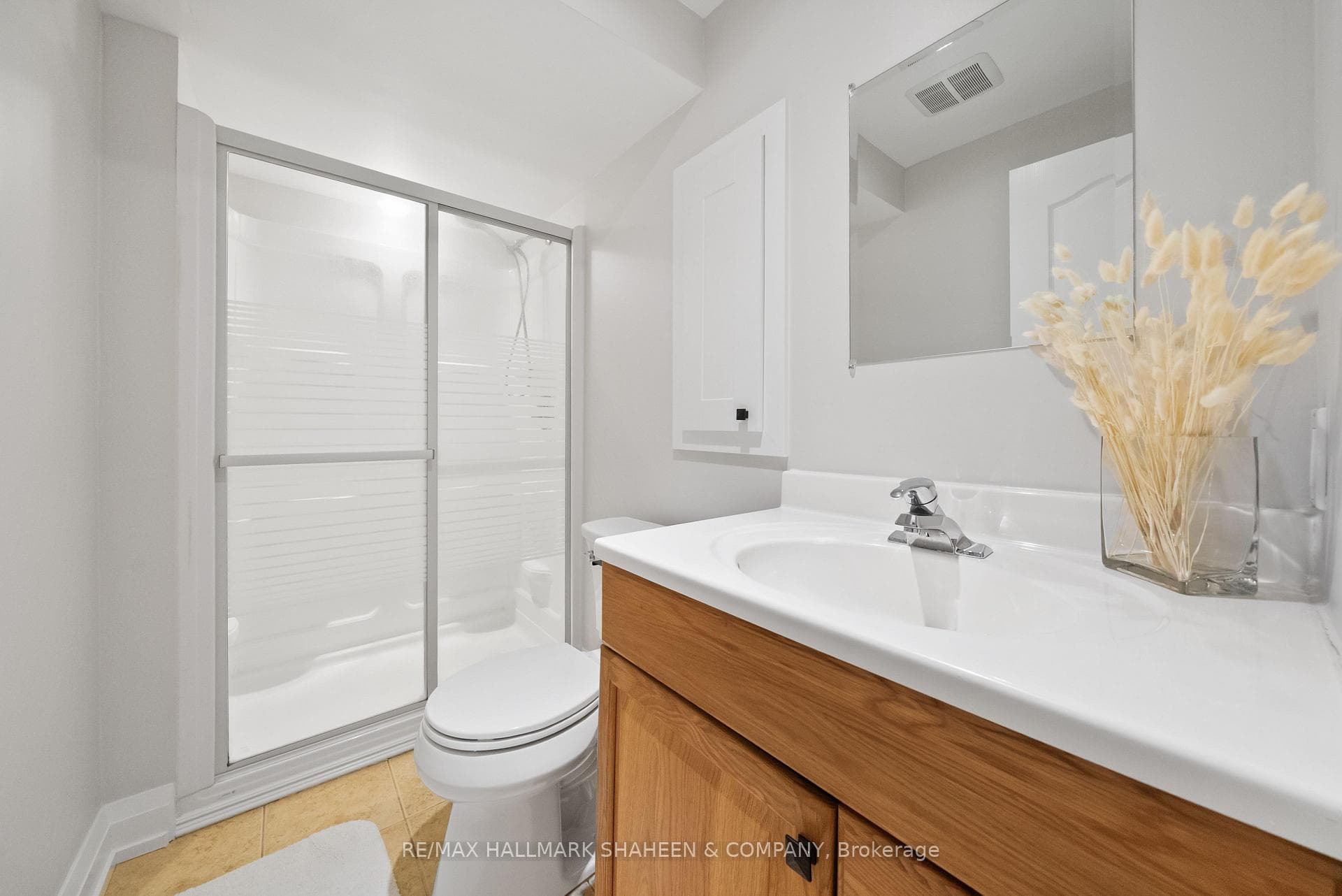 150 Thicket Crescent photo 45