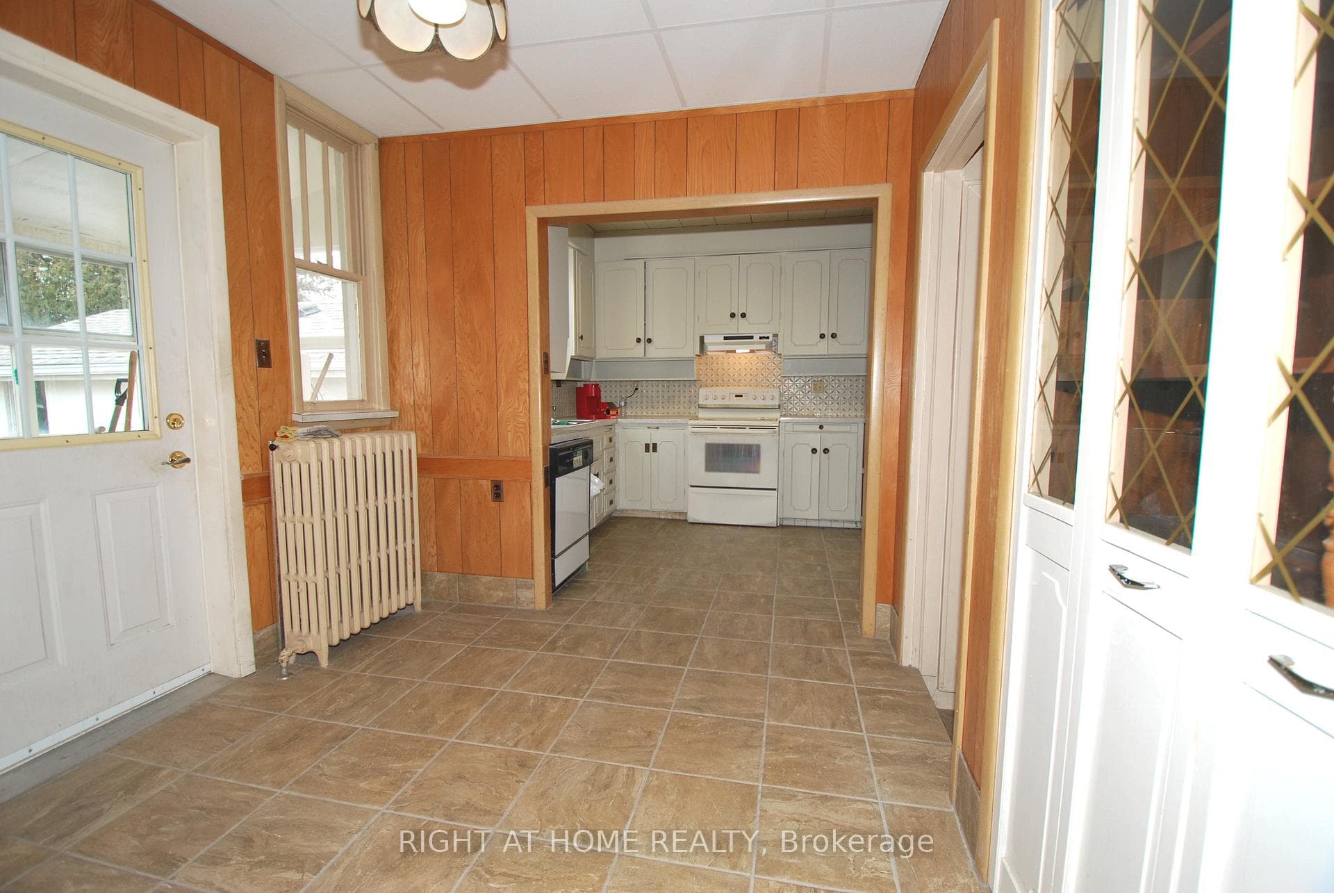 Mud Rm on Left, More Storage space on Right