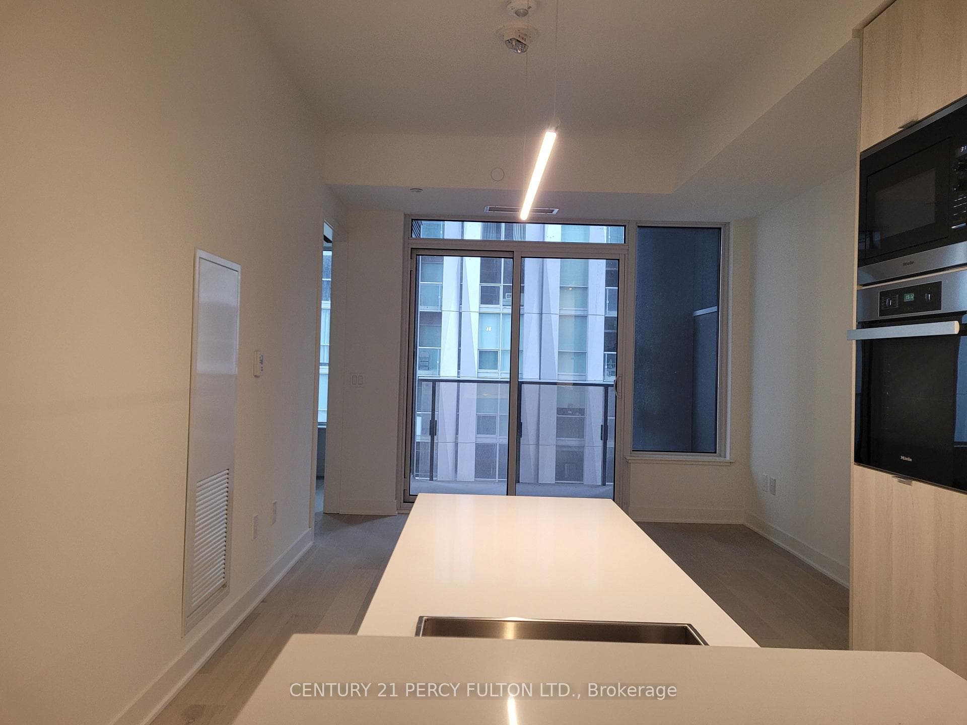 11 Yorkville Avenue Unit 2007 photo 5
