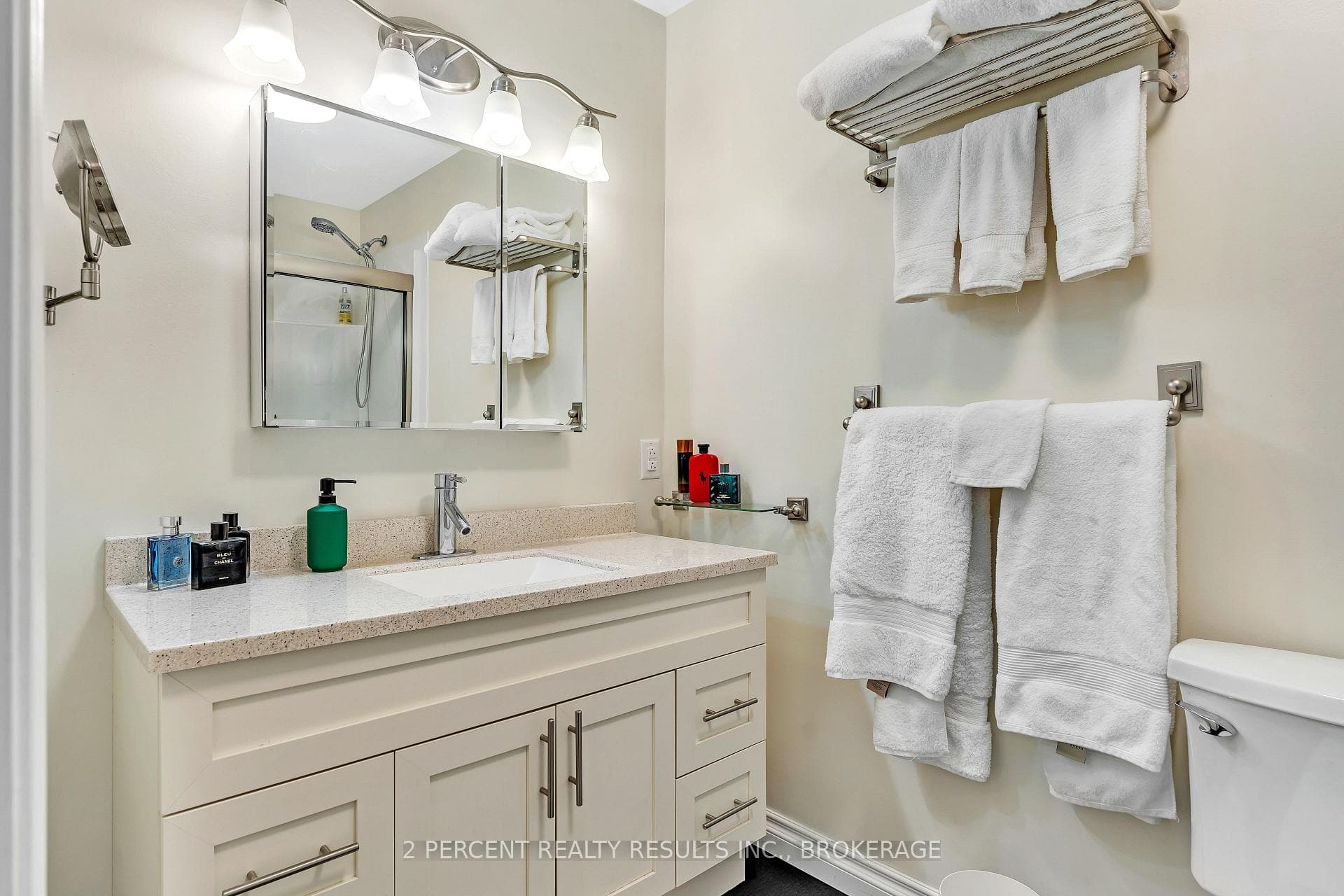 935 Brodie Avenue photo 24