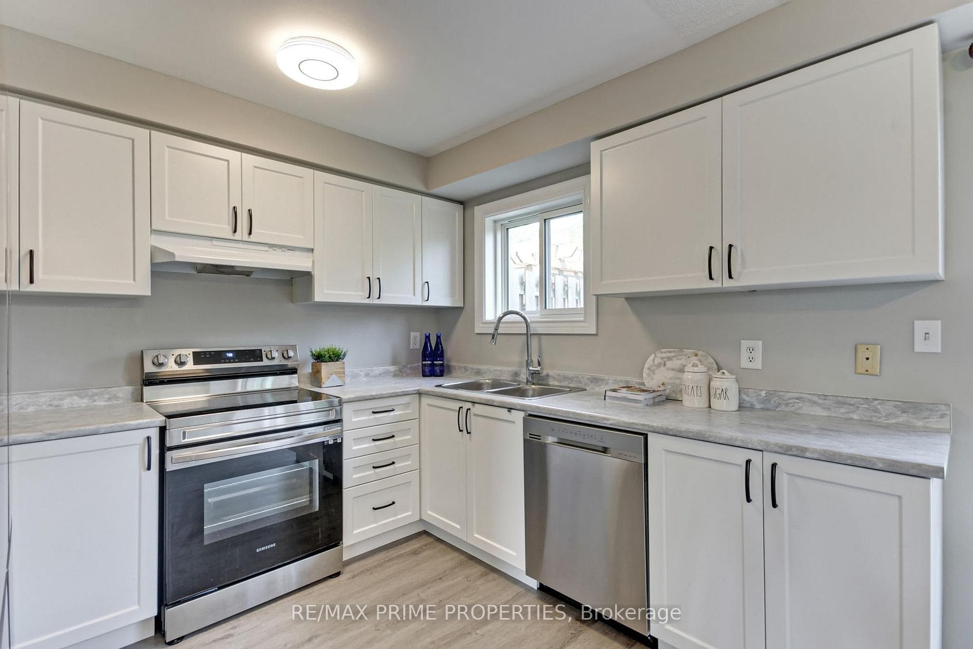 60 Montserrand Street photo 6