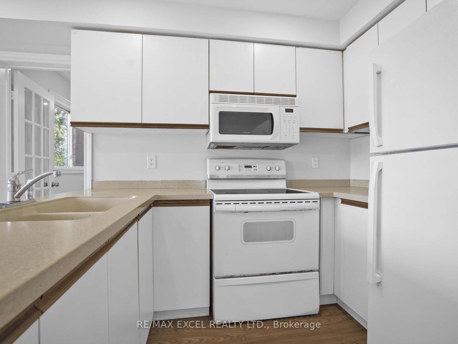 25 Golden Meadow Road photo 15