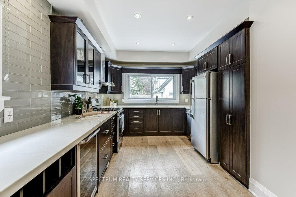 215 Rosemount Avenue photo 11