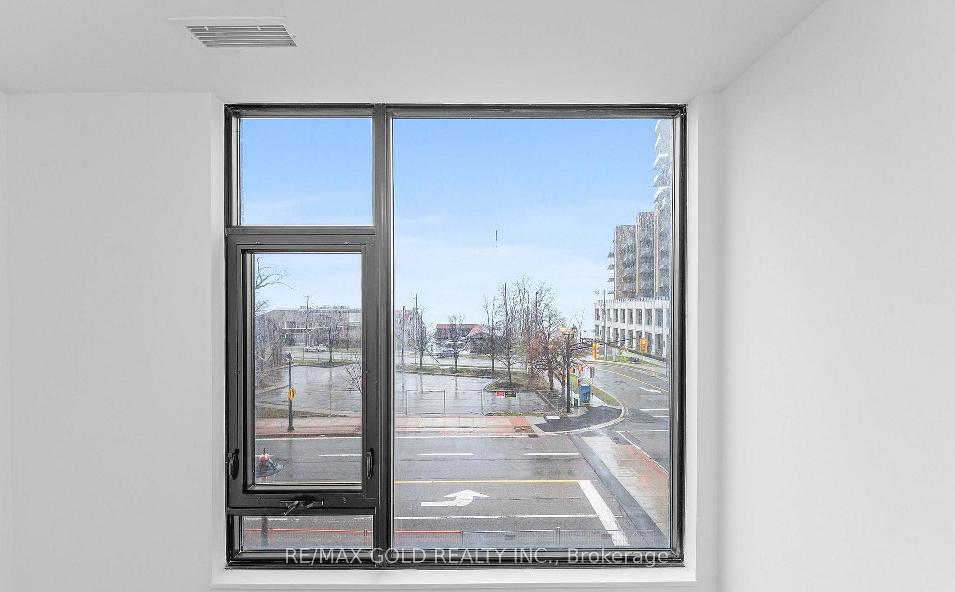 2075 Lakeshore Road Unit 214 photo 35