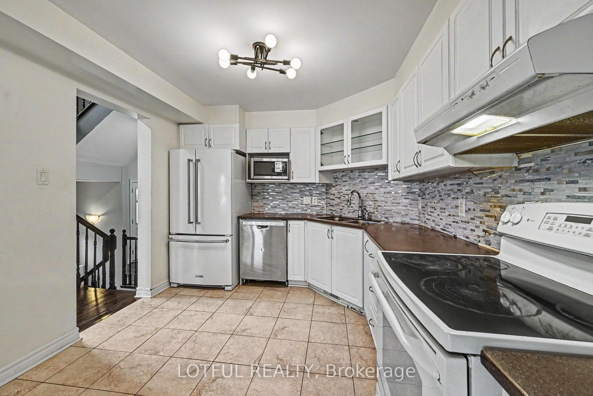 2201 Marble Crescent photo 10