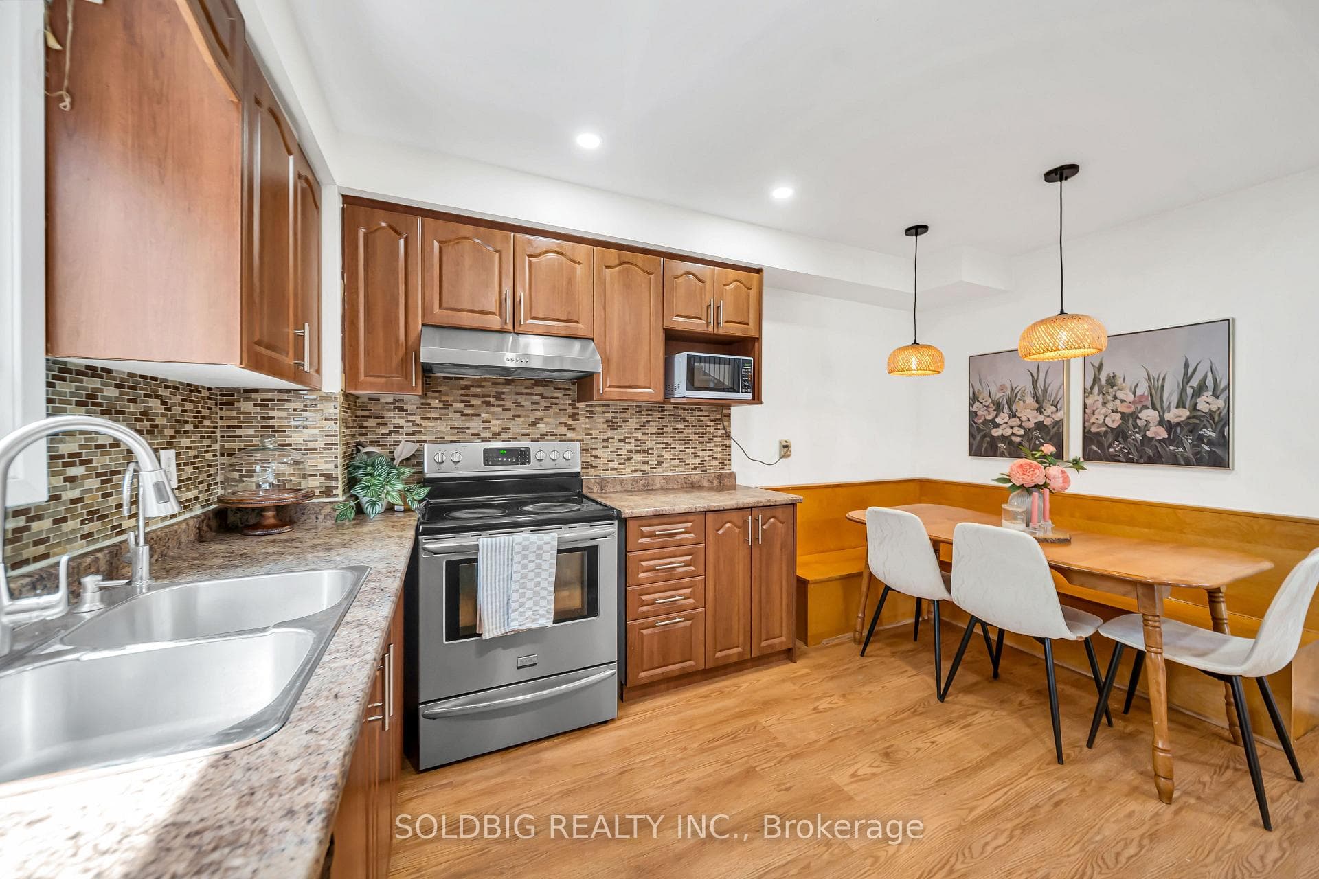 76 Banting Crescent photo 11
