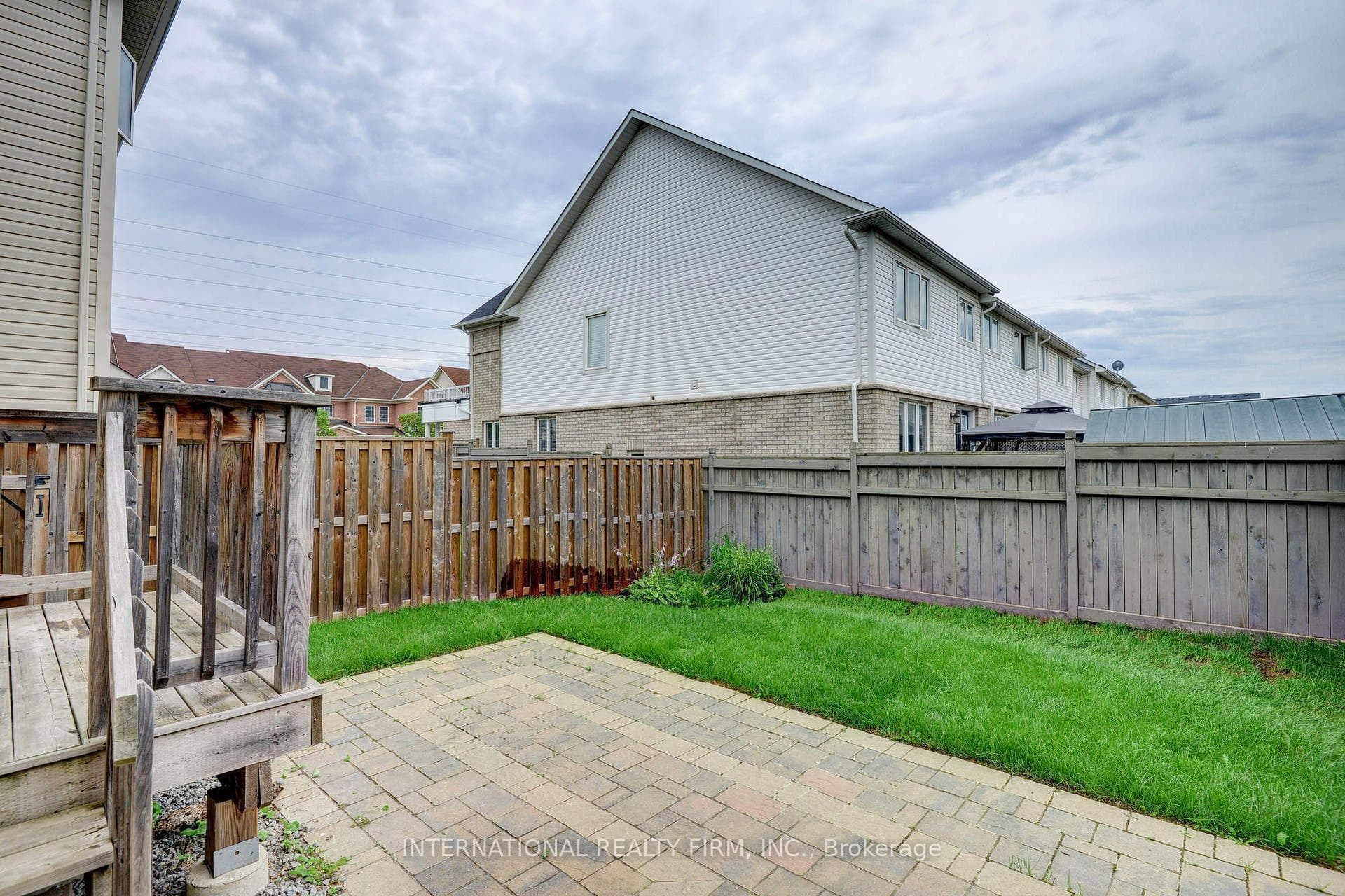 4881 Capri Crescent photo 18