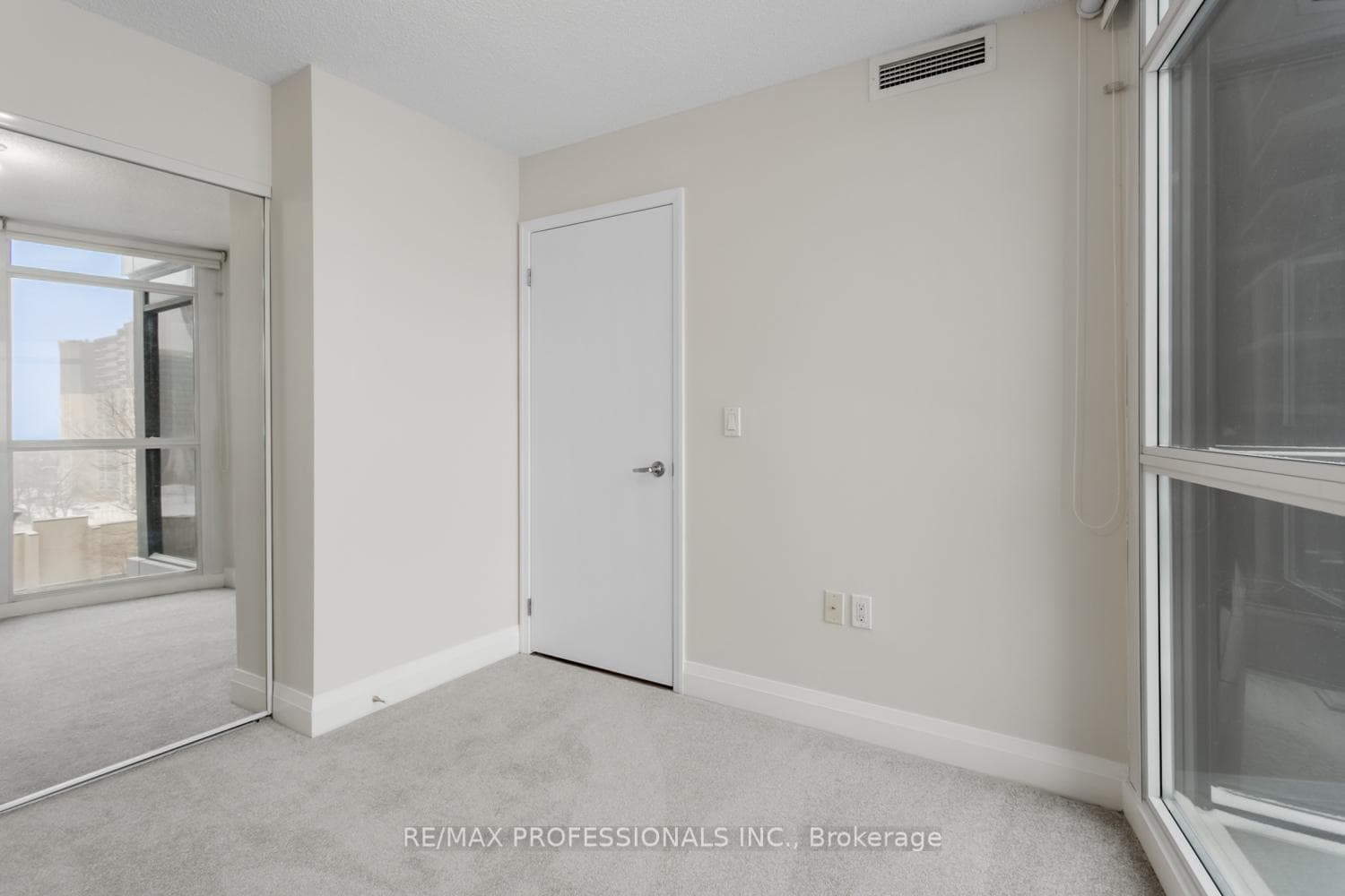 9 Valhalla Inn Road Unit 606 photo 23