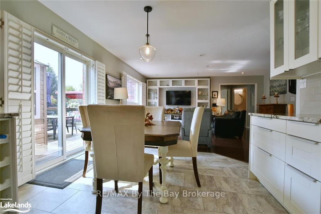 61 REGINA Boulevard photo 16