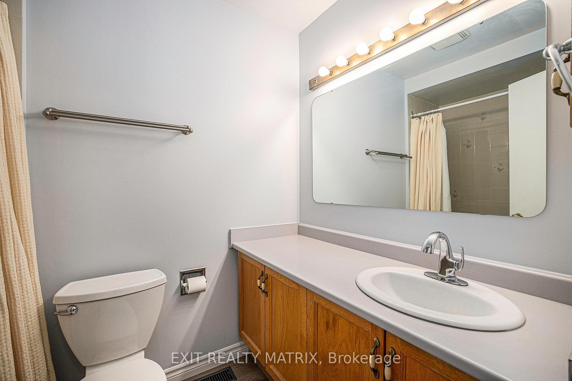 24 Oakhaven Private photo 14