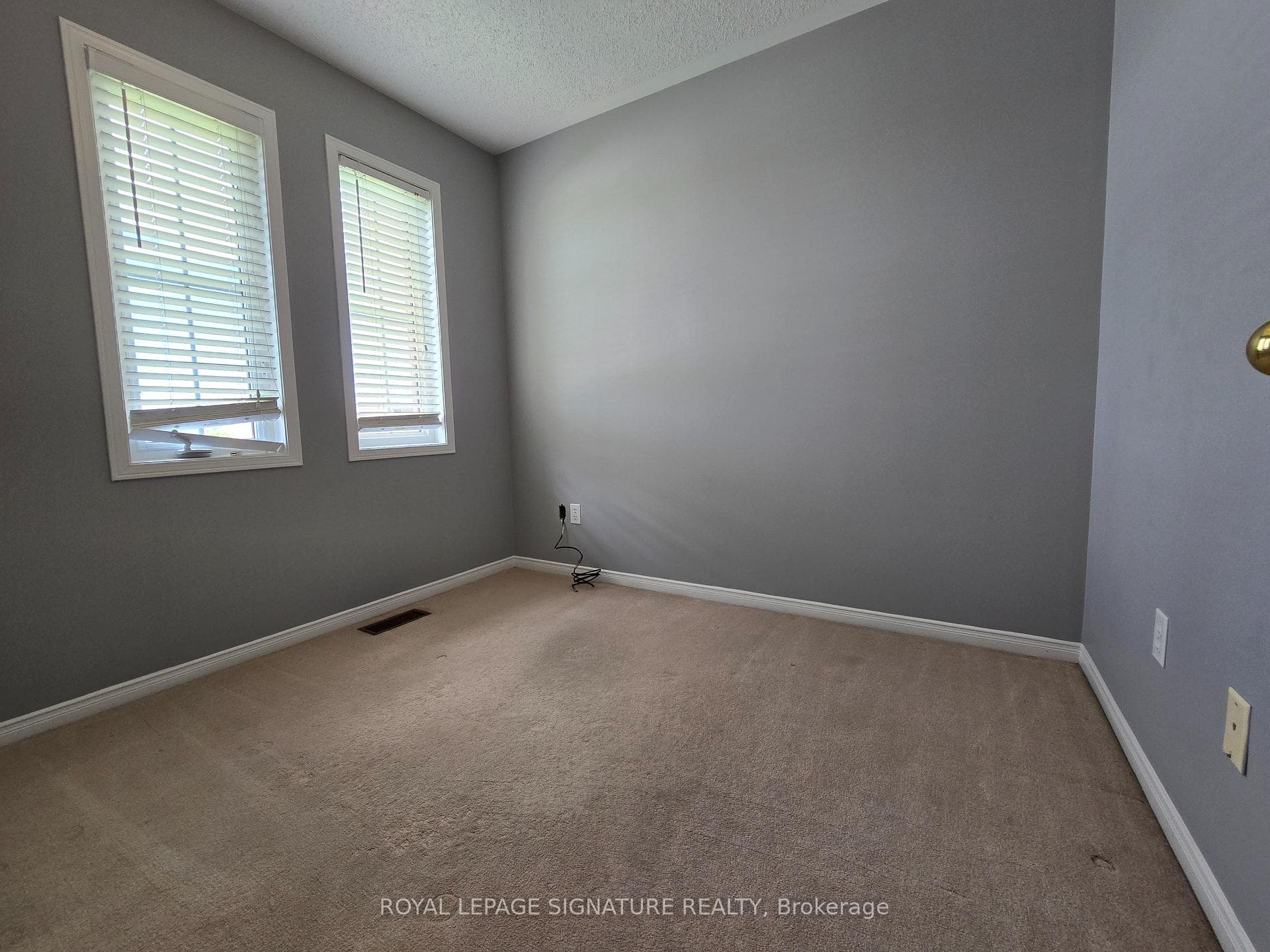 3436 Covent Crescent photo 20