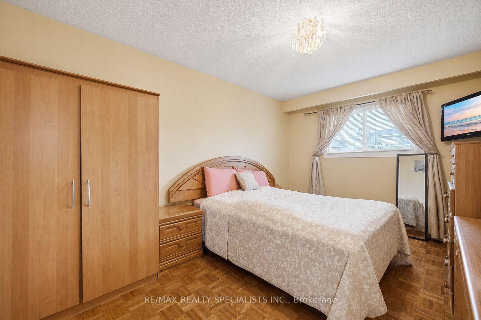 2571 Trident Avenue photo 11