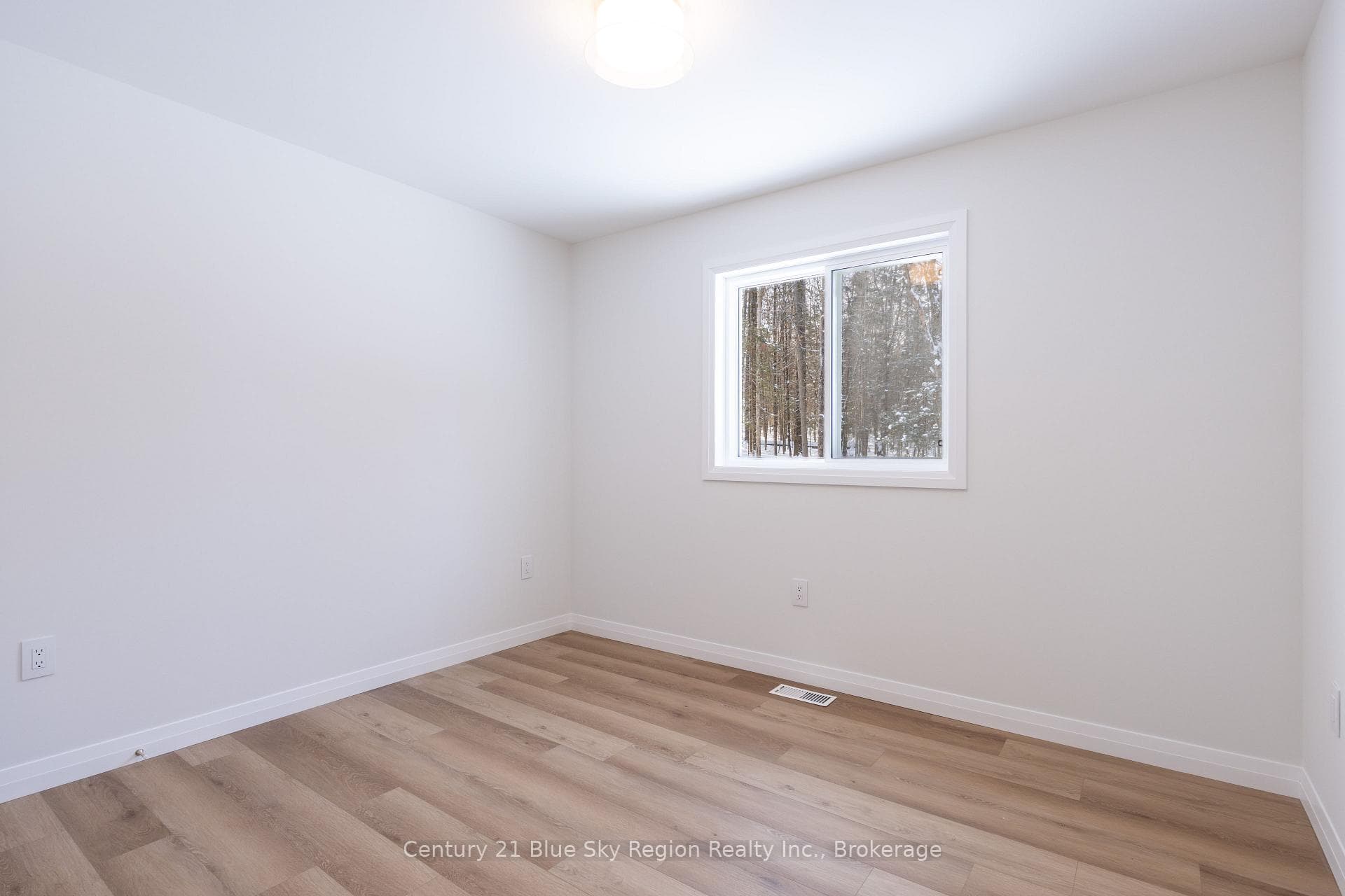 113 RIVERSIDE Drive photo 12
