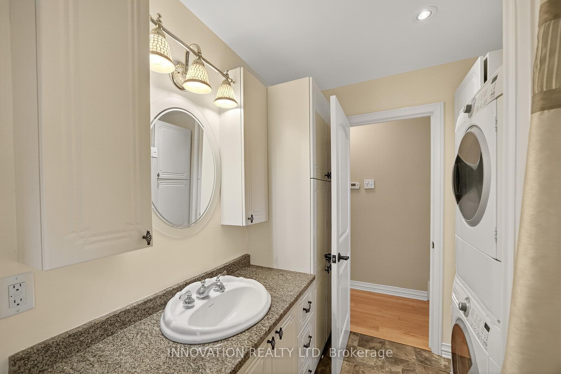 240 Birch Avenue photo 22