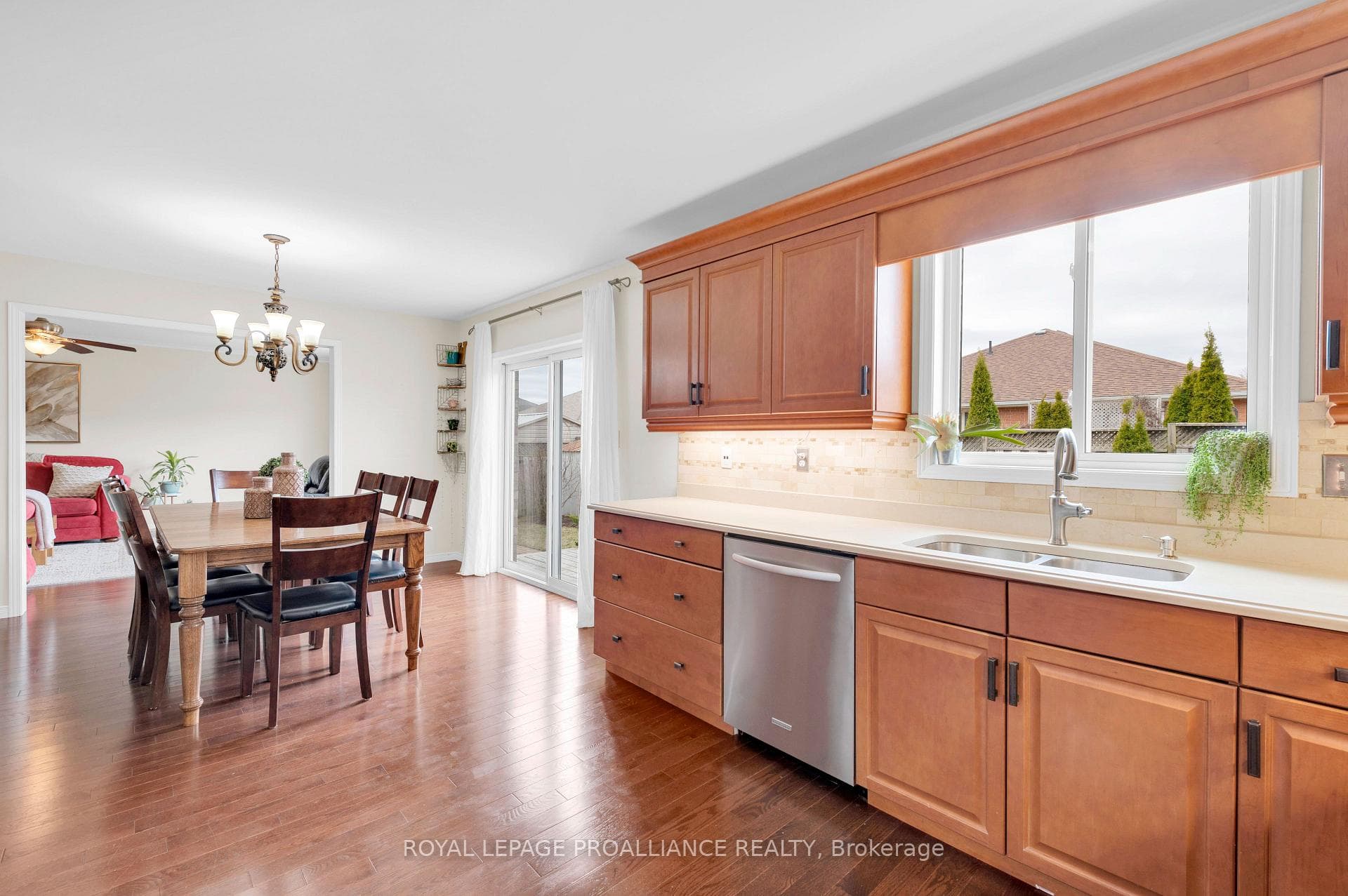 91 Hickory Grove photo 18