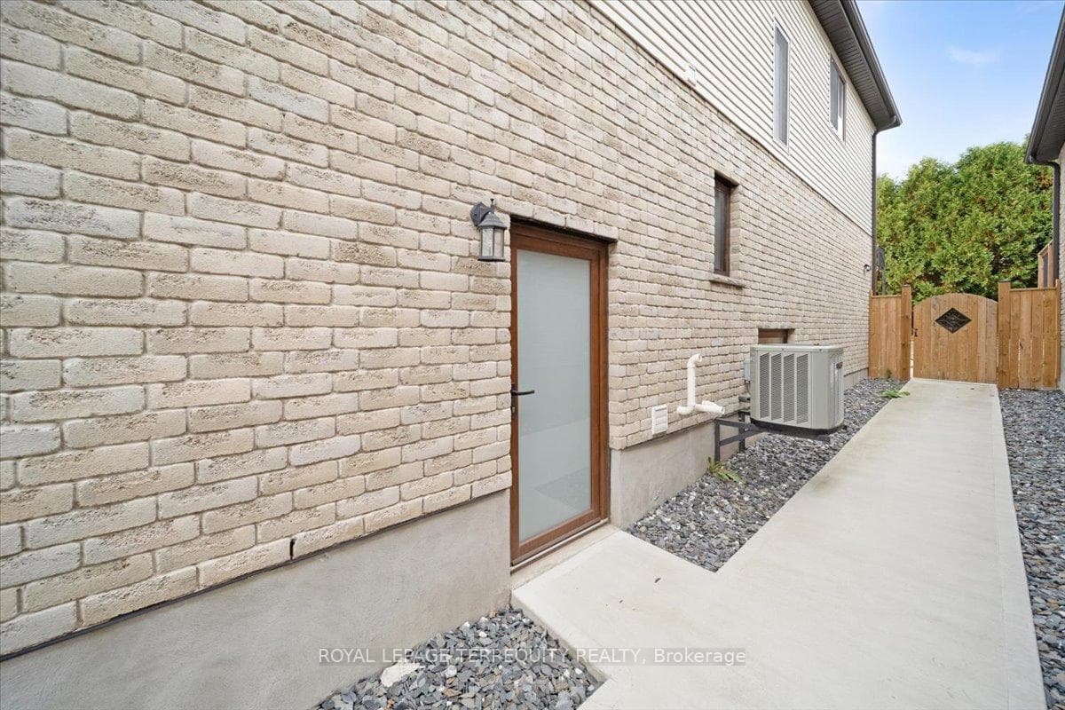 131 Maple Bush Drive photo 32