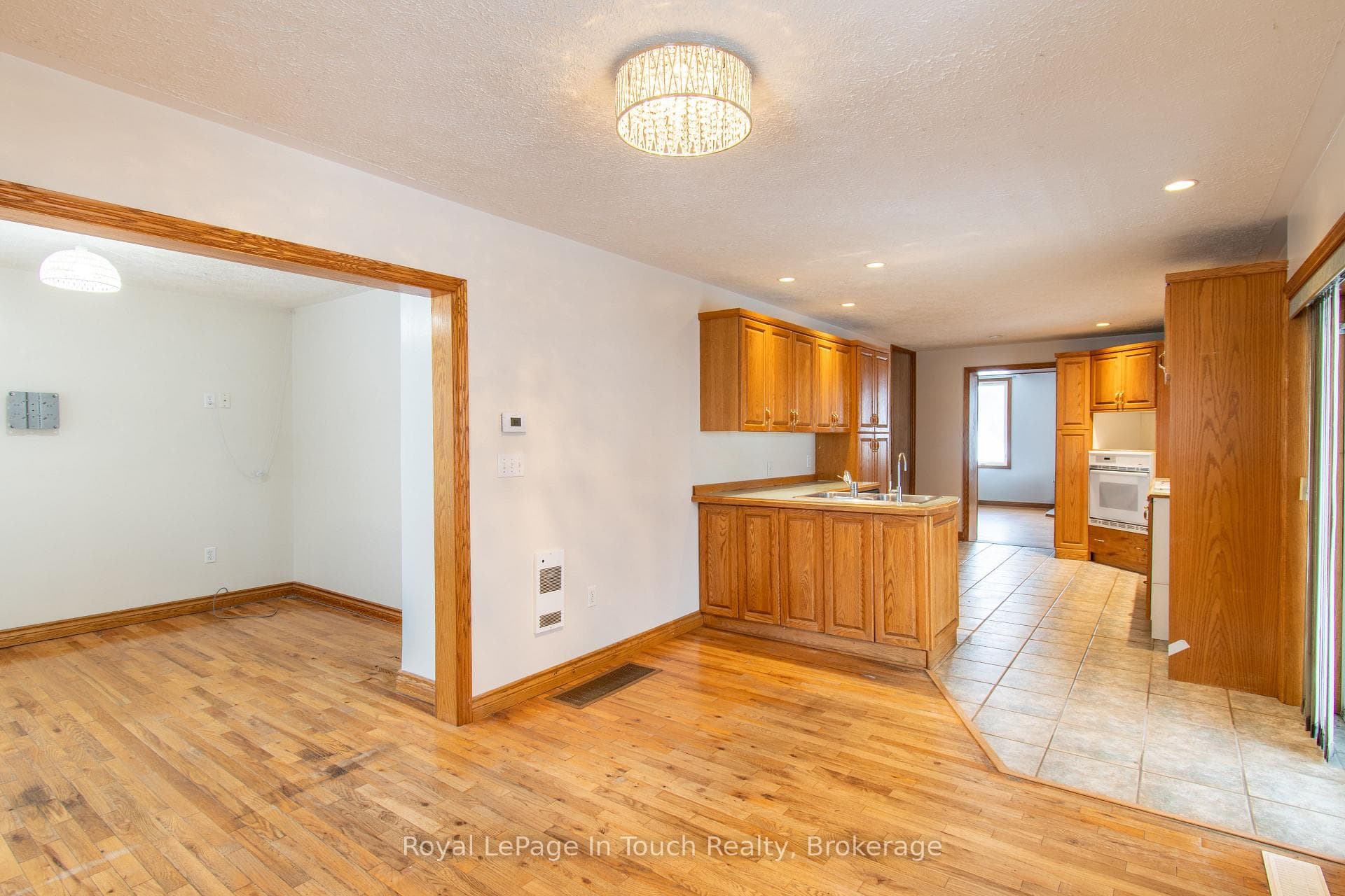 326 Lafontaine Road photo 10
