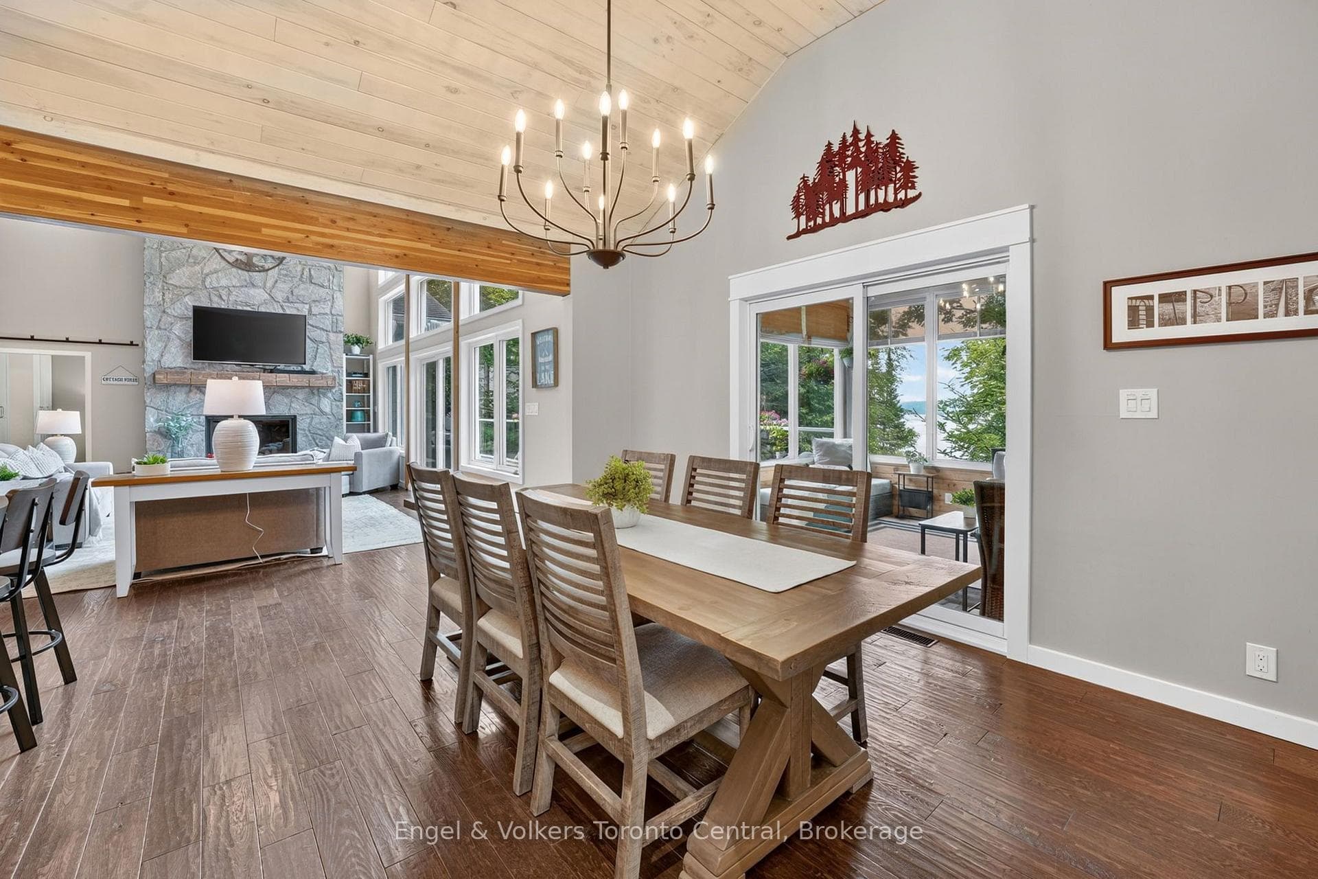 Walk-out from dining to Muskoka room