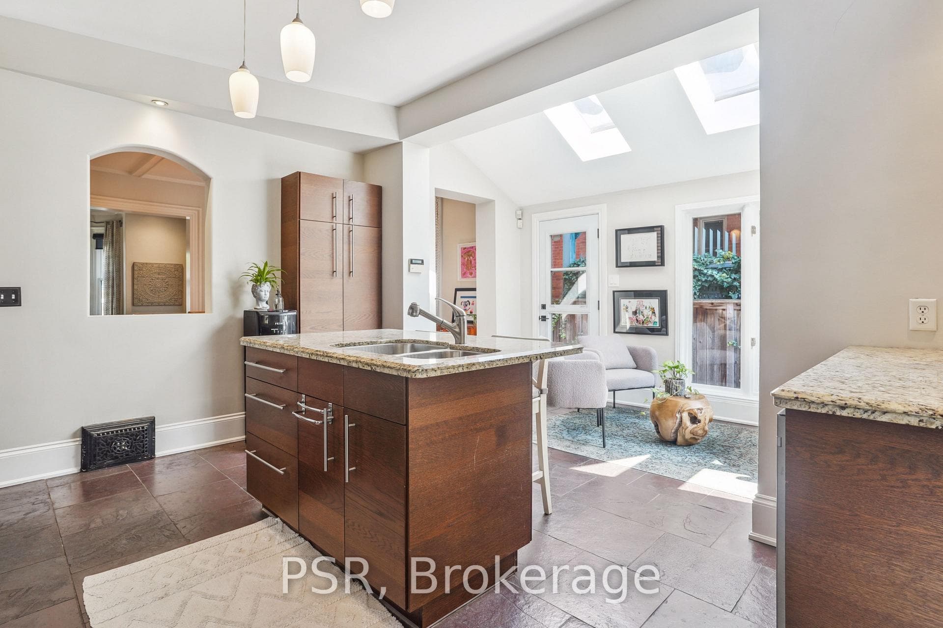 211 Herkimer Street photo 15