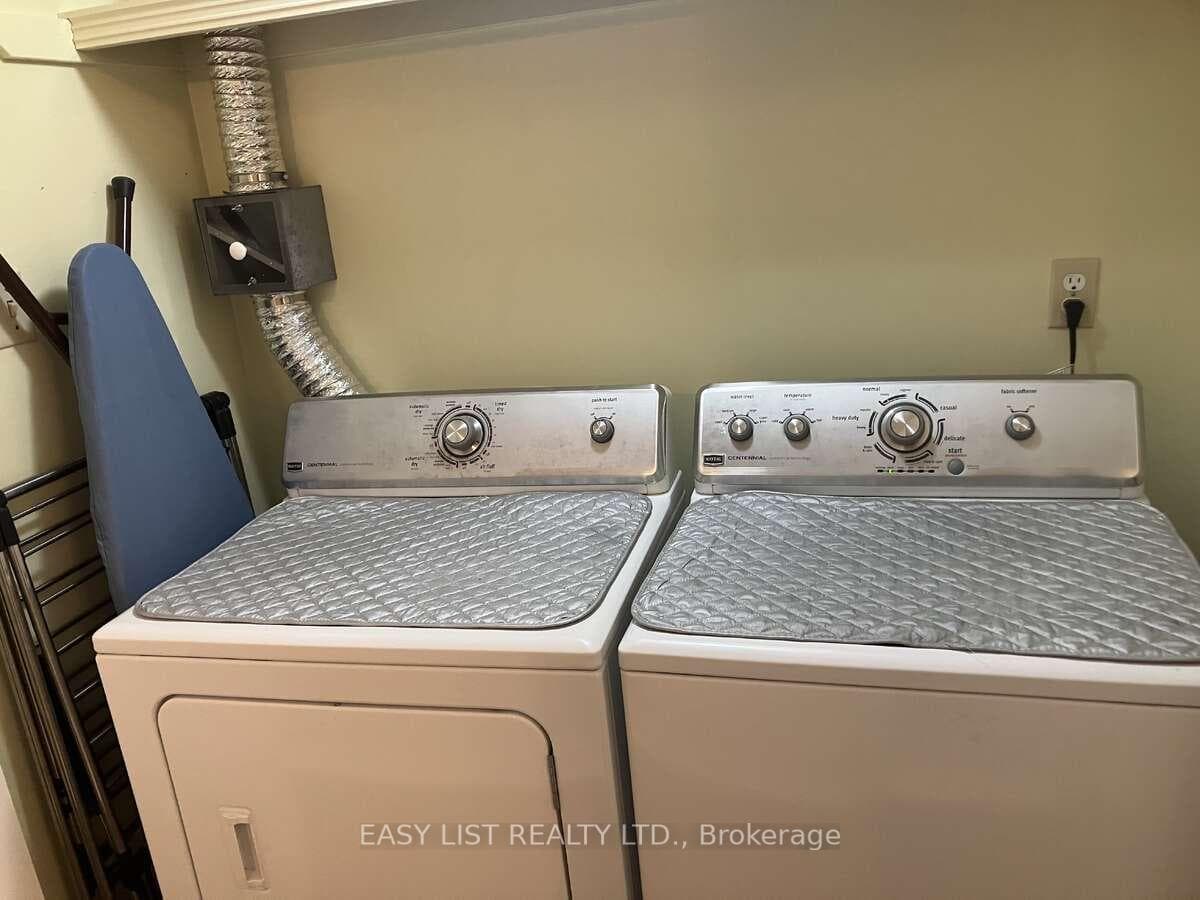 812 Burnhamthorpe Road Unit 904 photo 21