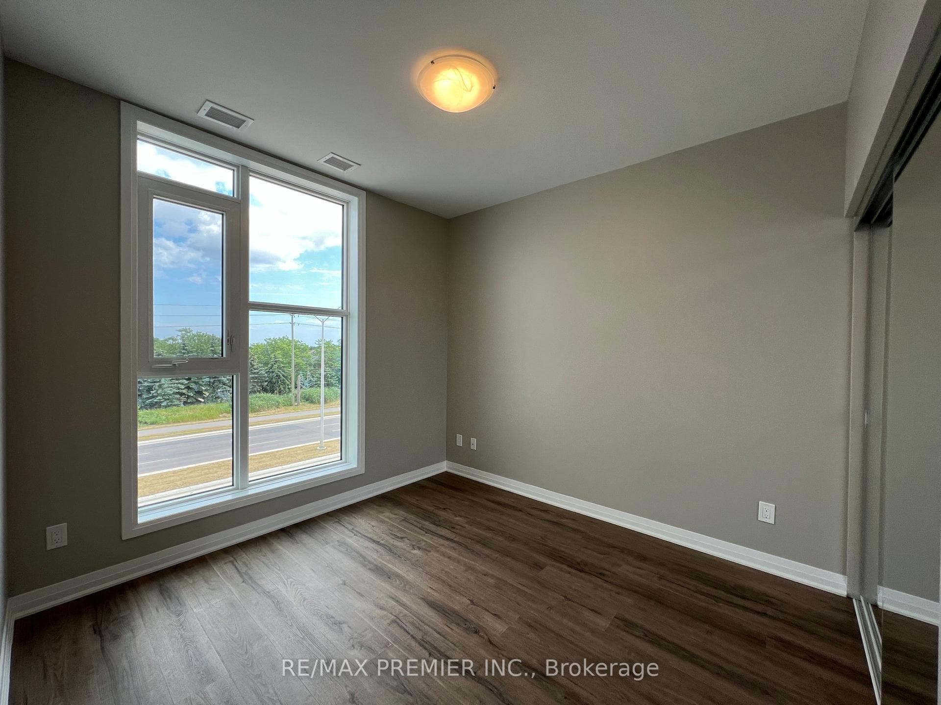 95 Dundas Street Unit 212 photo 22