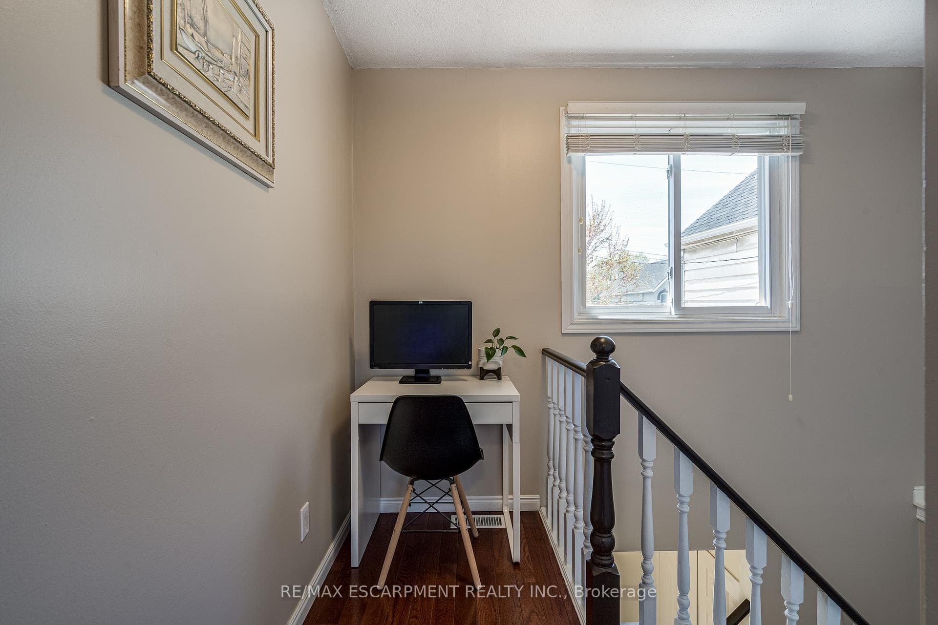 211 Macaulay Street photo 21
