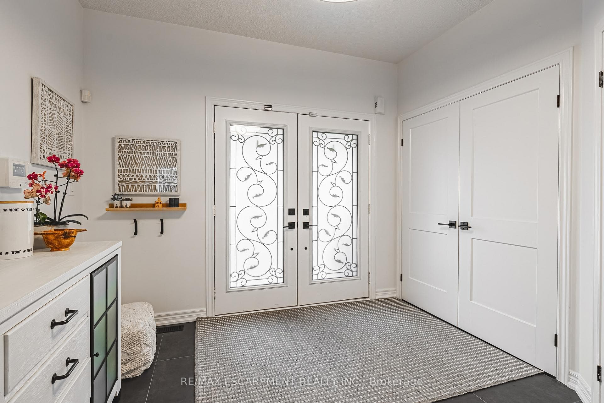 2244 Dewsbury Drive photo 3