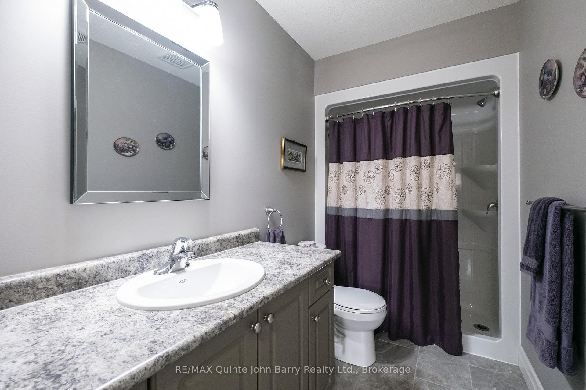 47 McIntosh Crescent photo 19