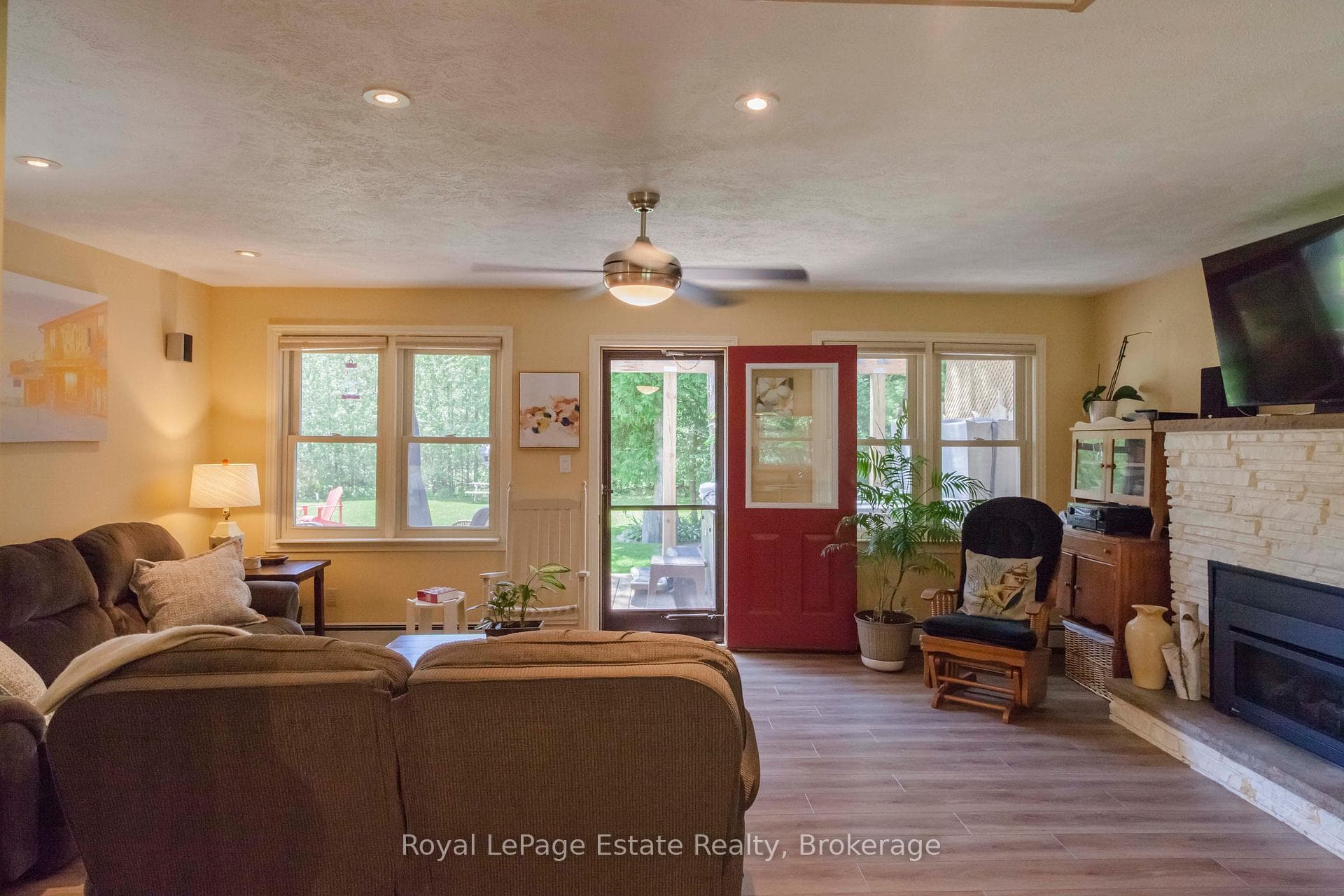 326 Lindsay Street photo 17