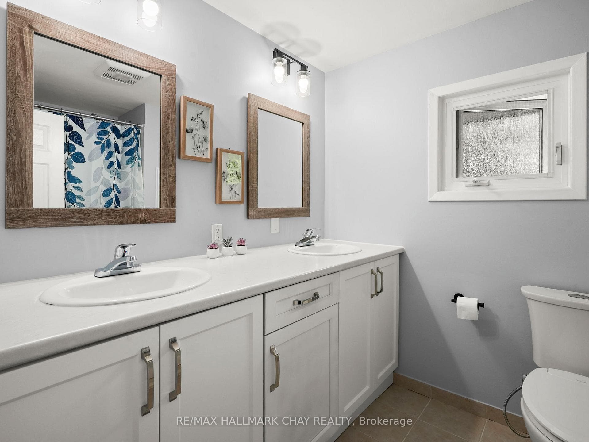 636 Victoria Street photo 22