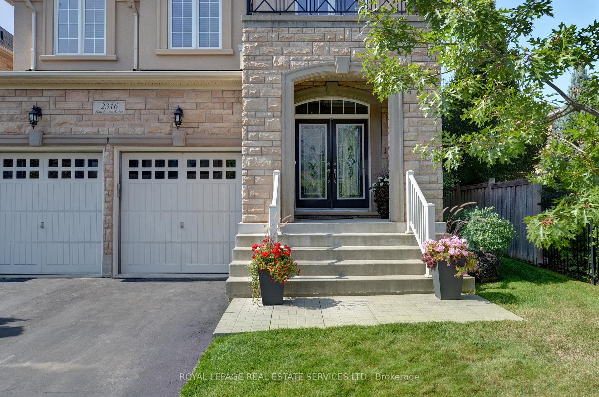 2316 Hall Manor Drive photo 2