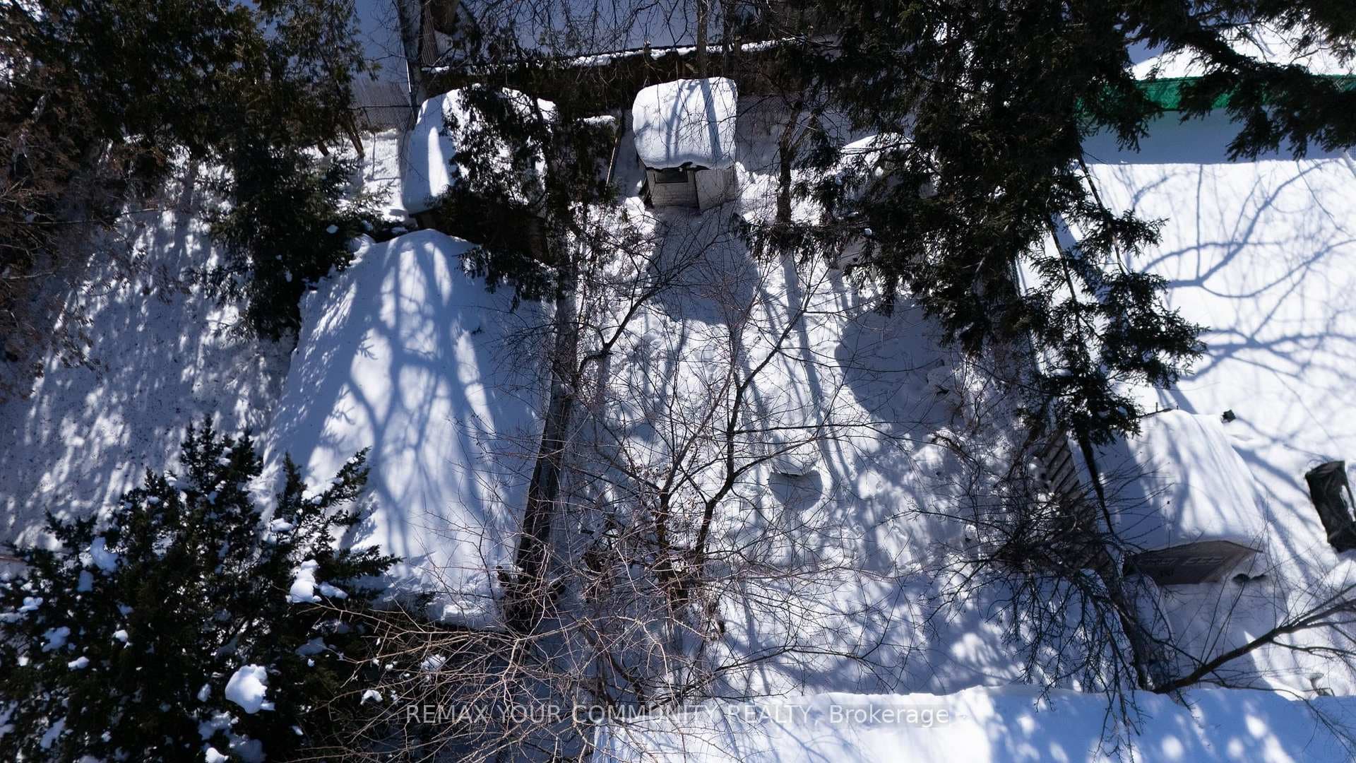 11 Greenwin Village Road photo 48