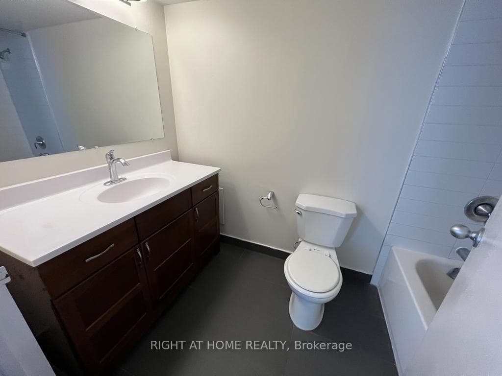 3650 Kaneff Crescent Unit 3202 photo 16