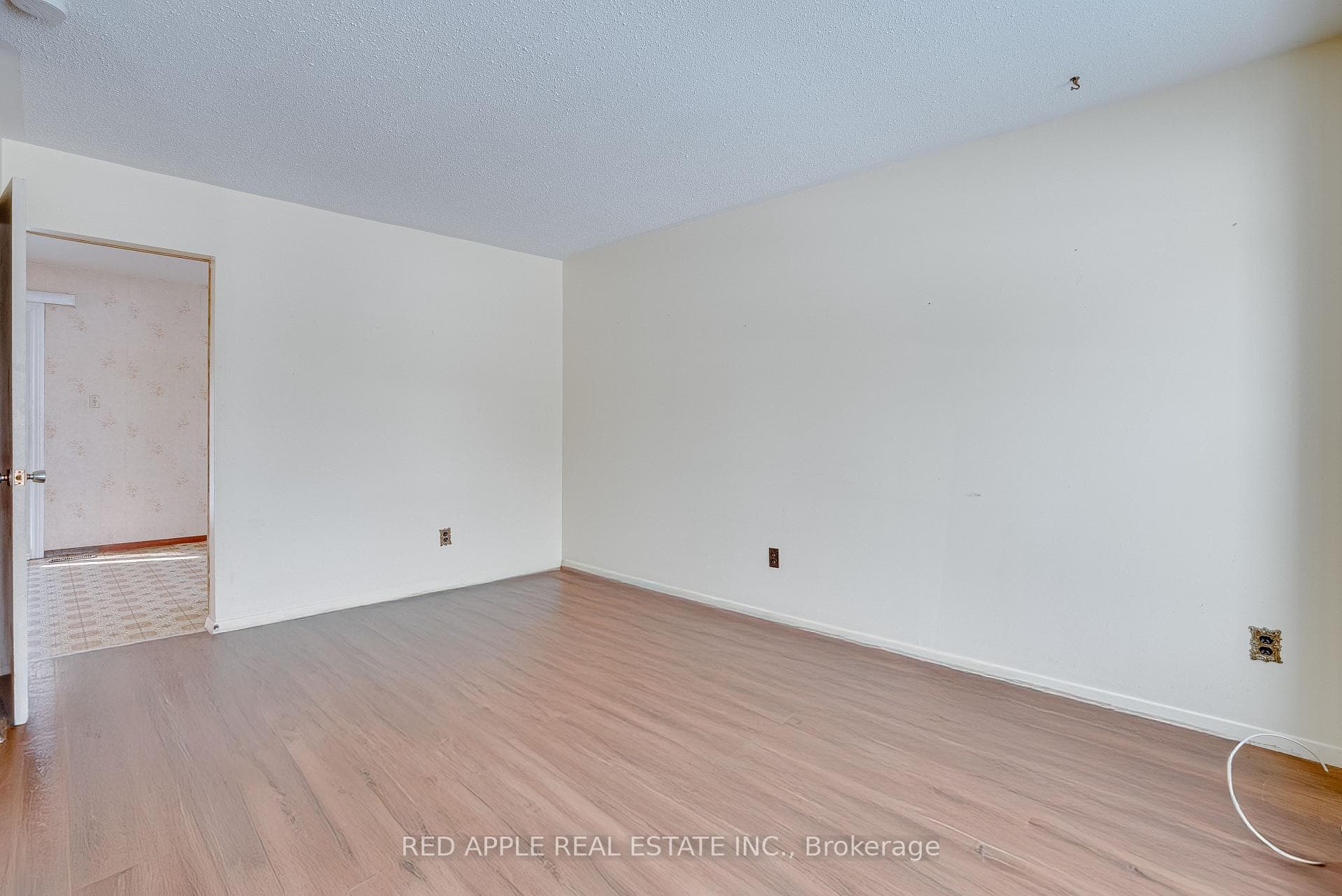 763 SUNNYPOINT Drive photo 2