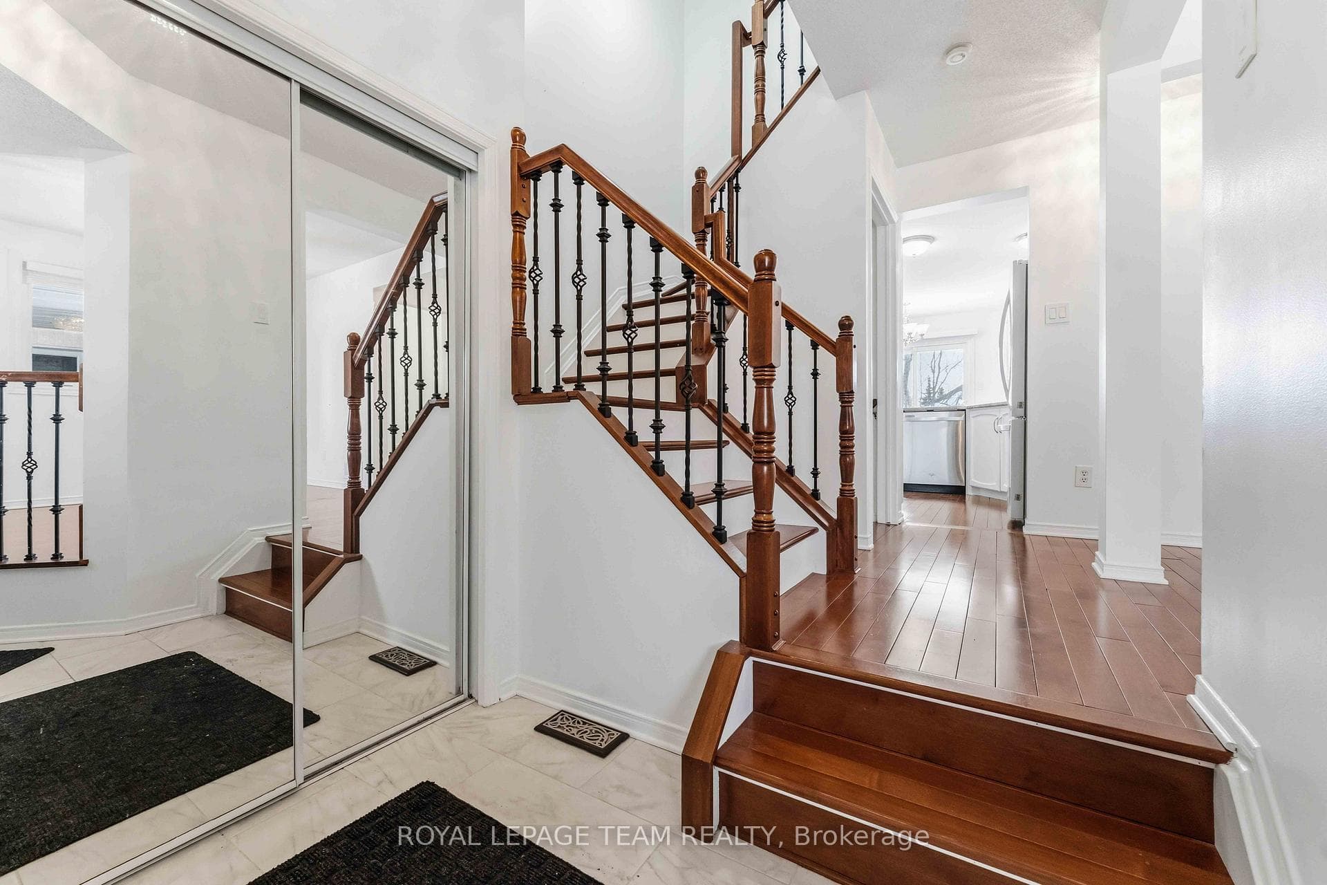 27 Highmont Court photo 3