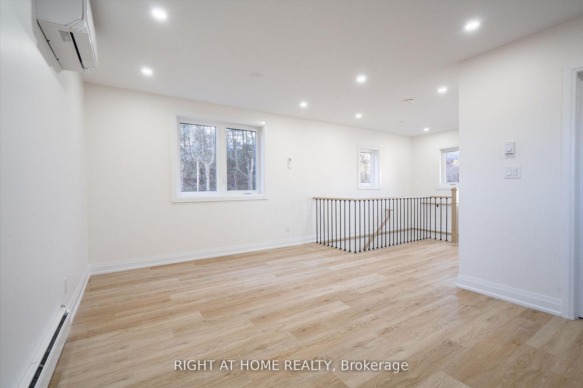 809 Helen Crescent photo 4