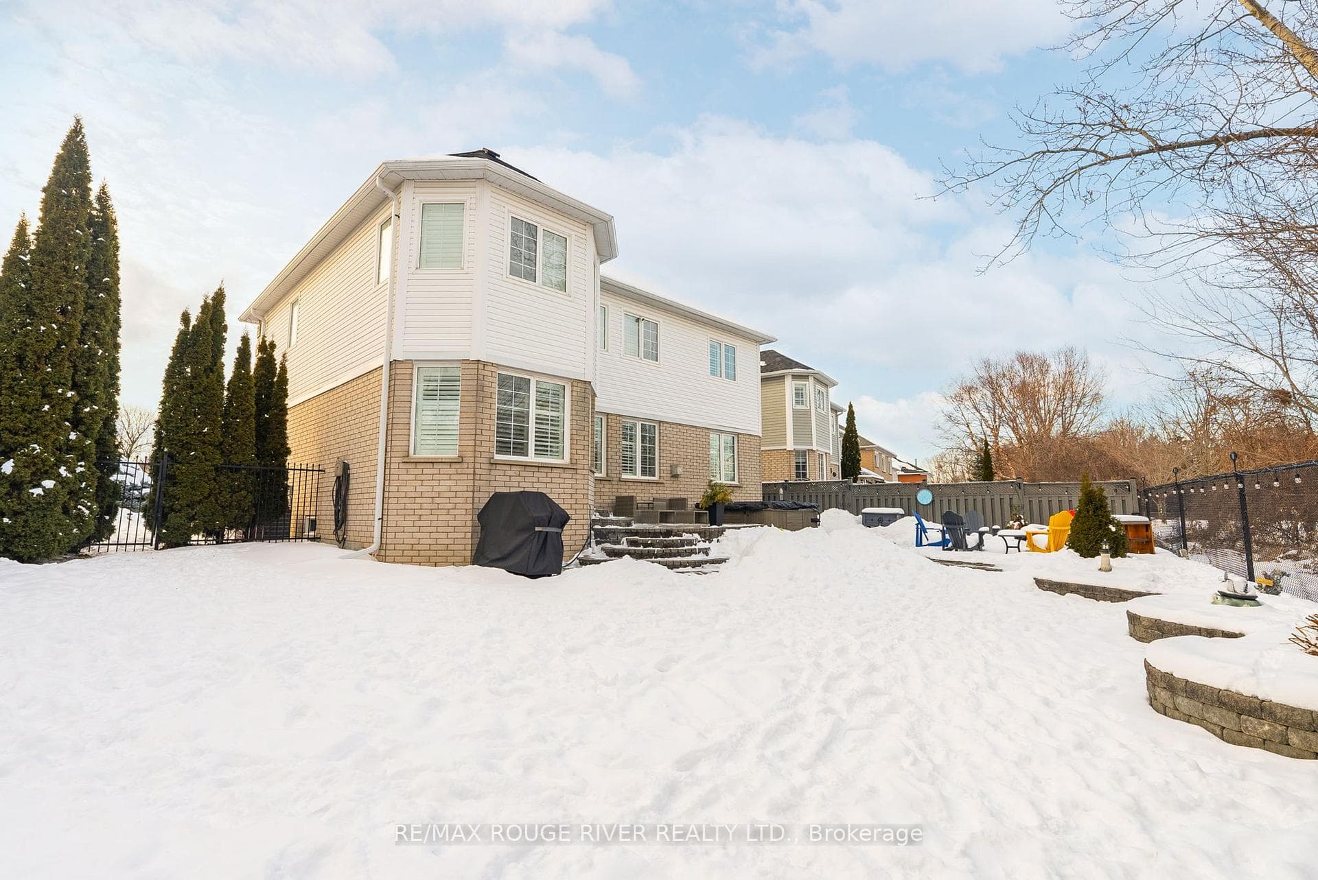 44 Knightsbridge Court photo 42