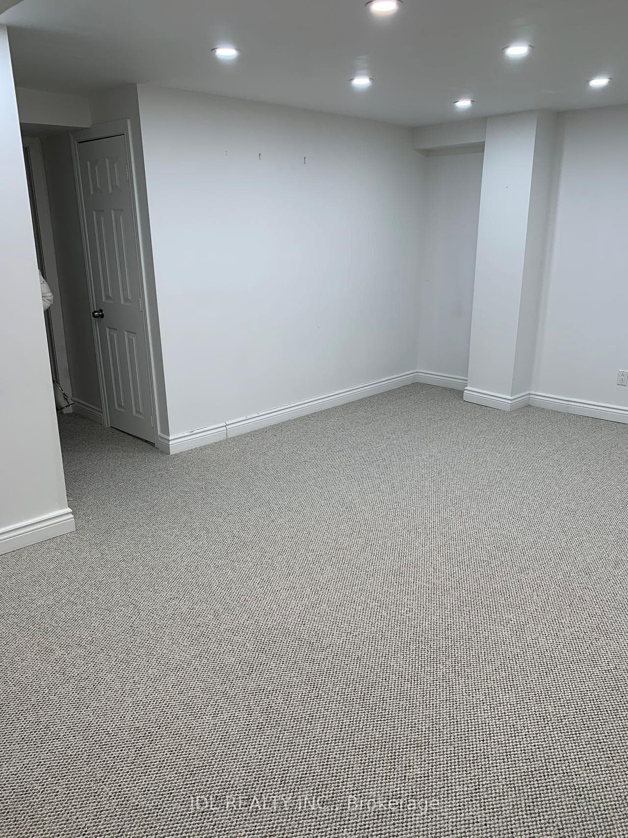 106 Burgess Crescent photo 16
