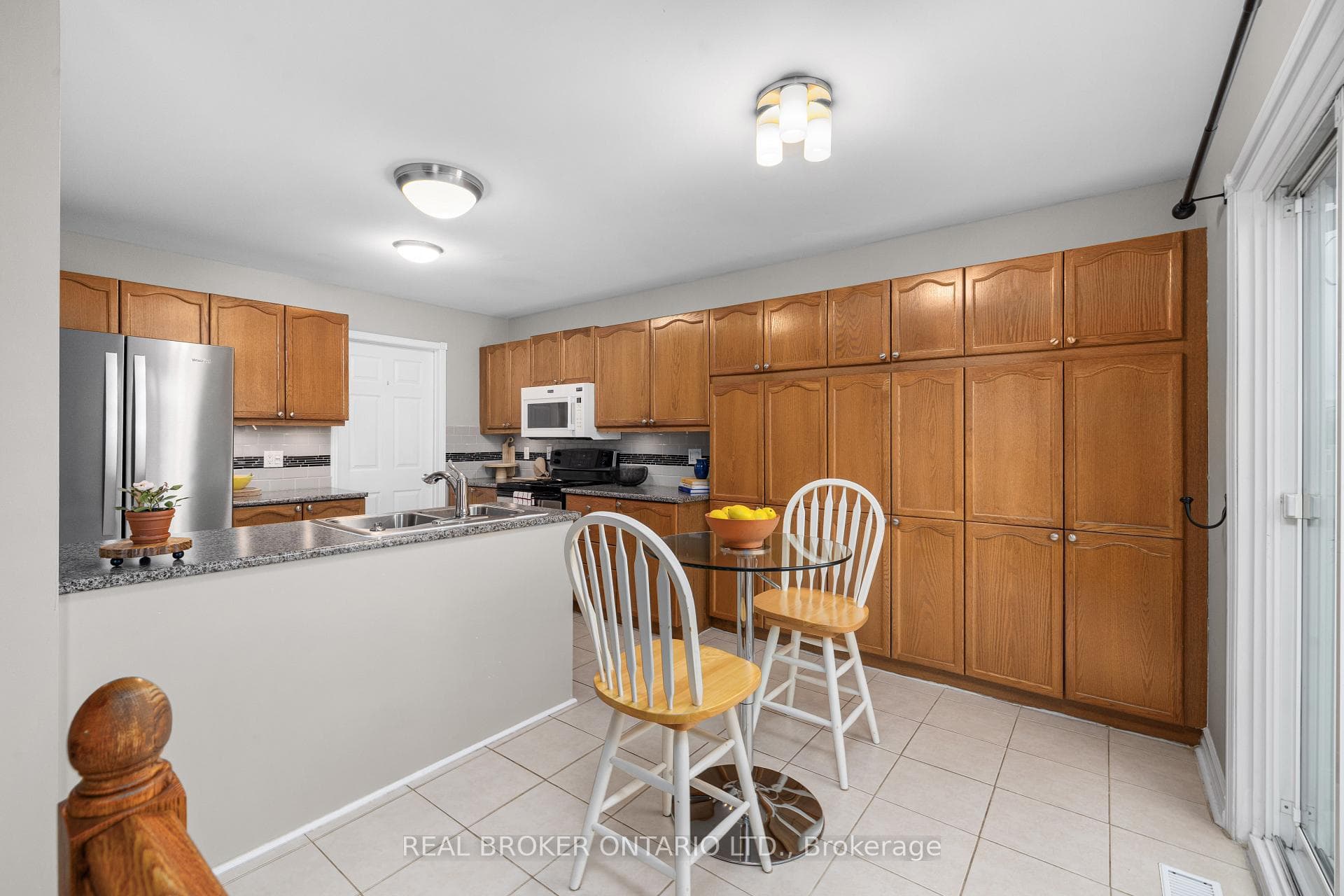 1981 Orchardview Avenue photo 18