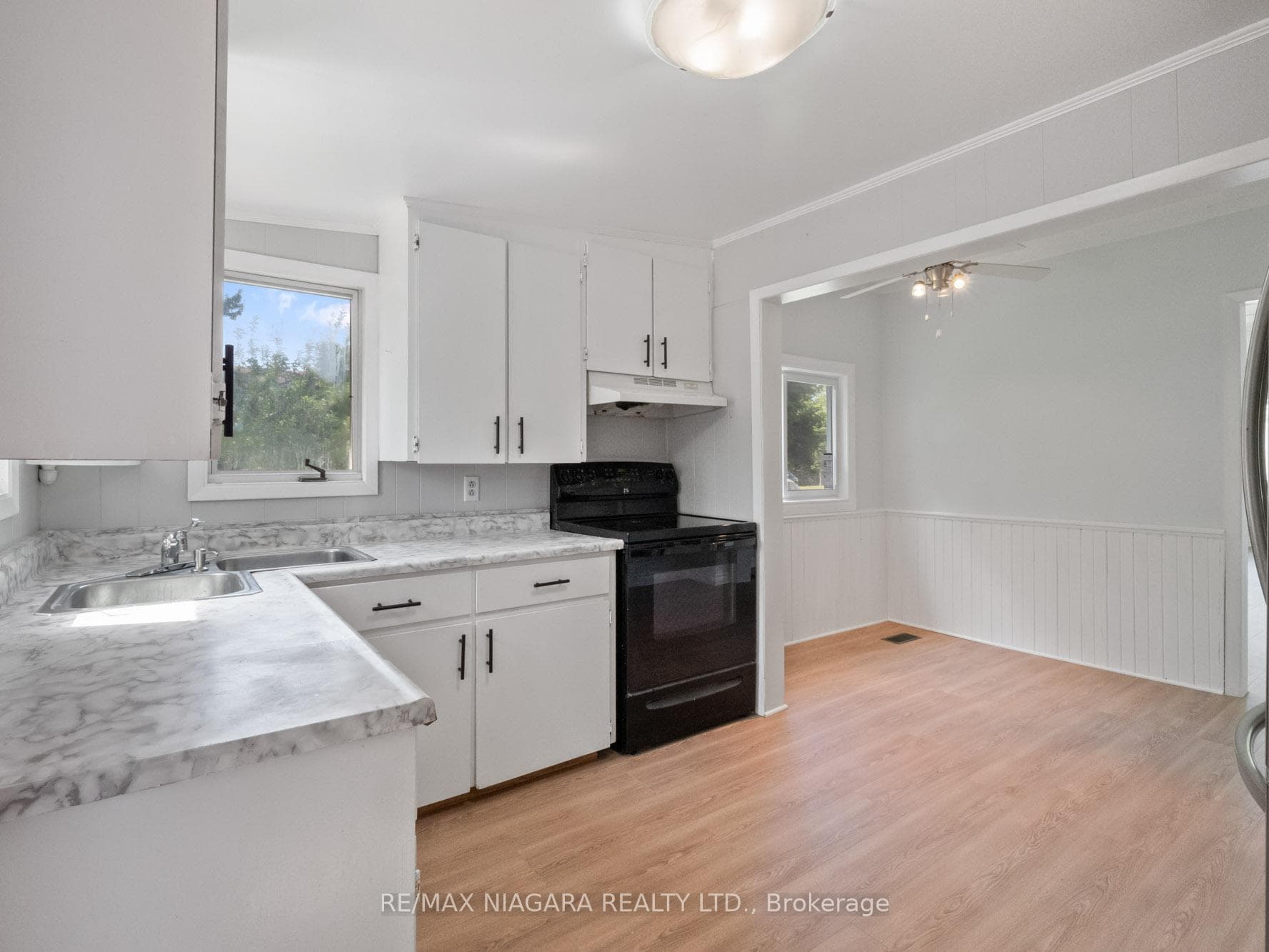 672 Grandview Road photo 14