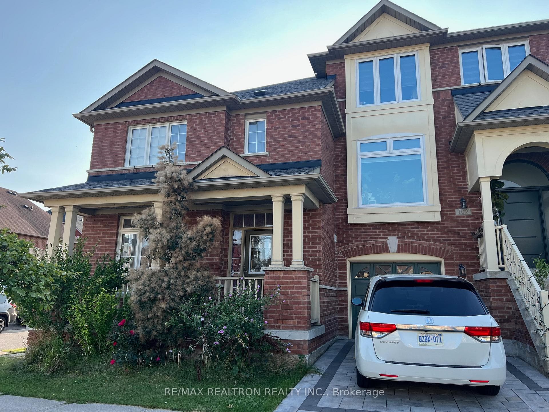100 Alfred Paterson Drive photo 2