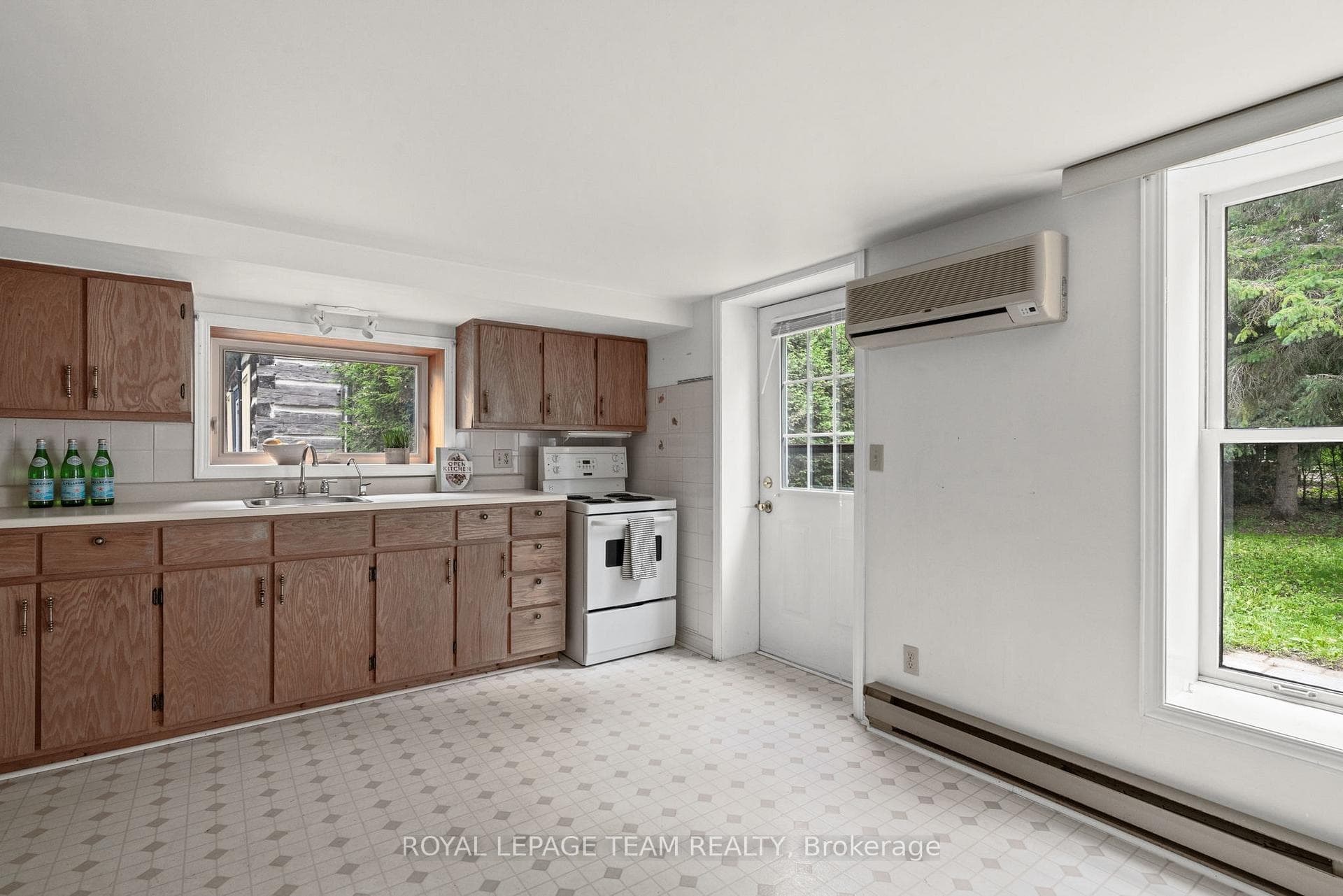 634 Elgin Street photo 17