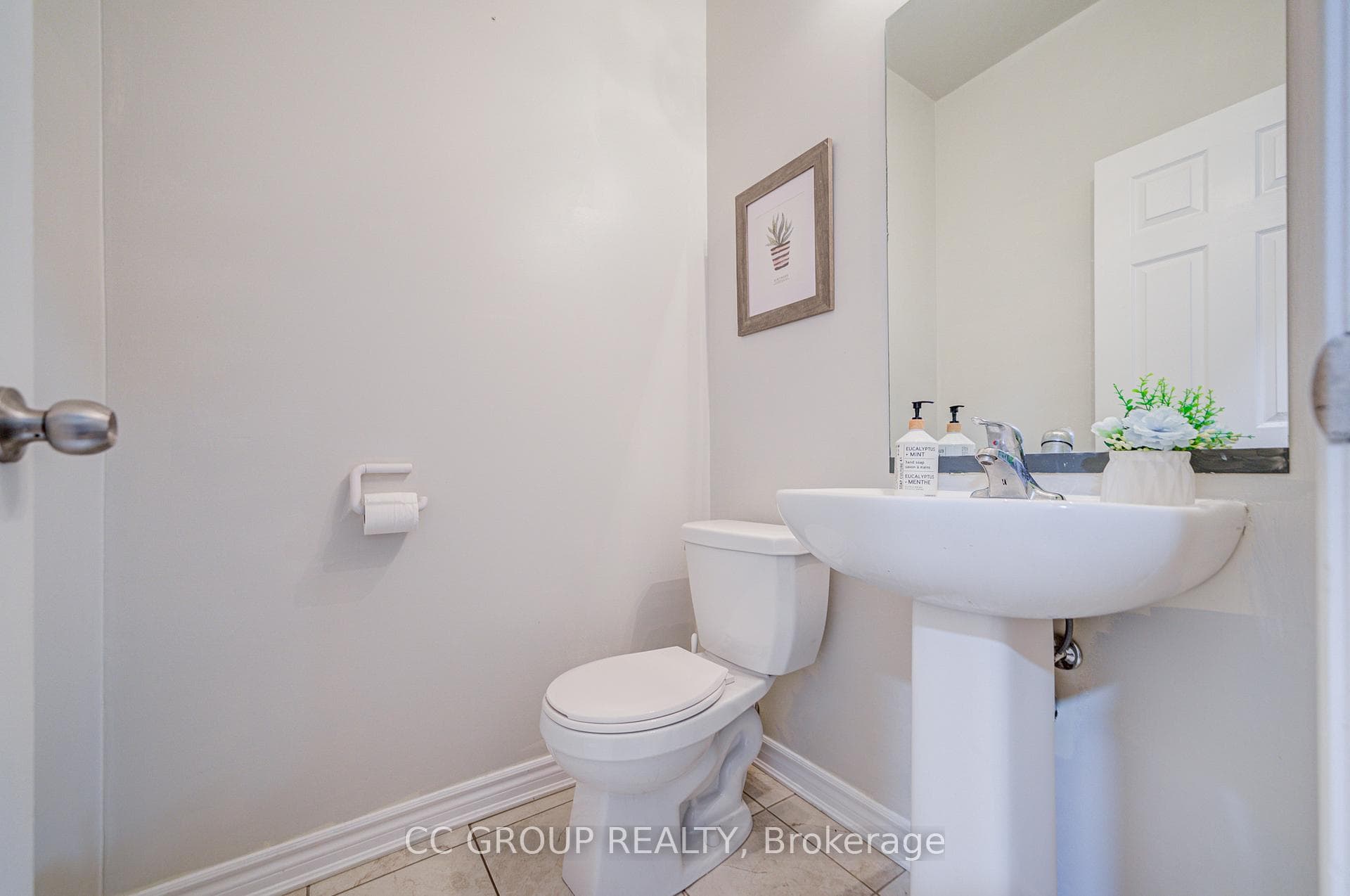 138 Farooq Boulevard photo 18