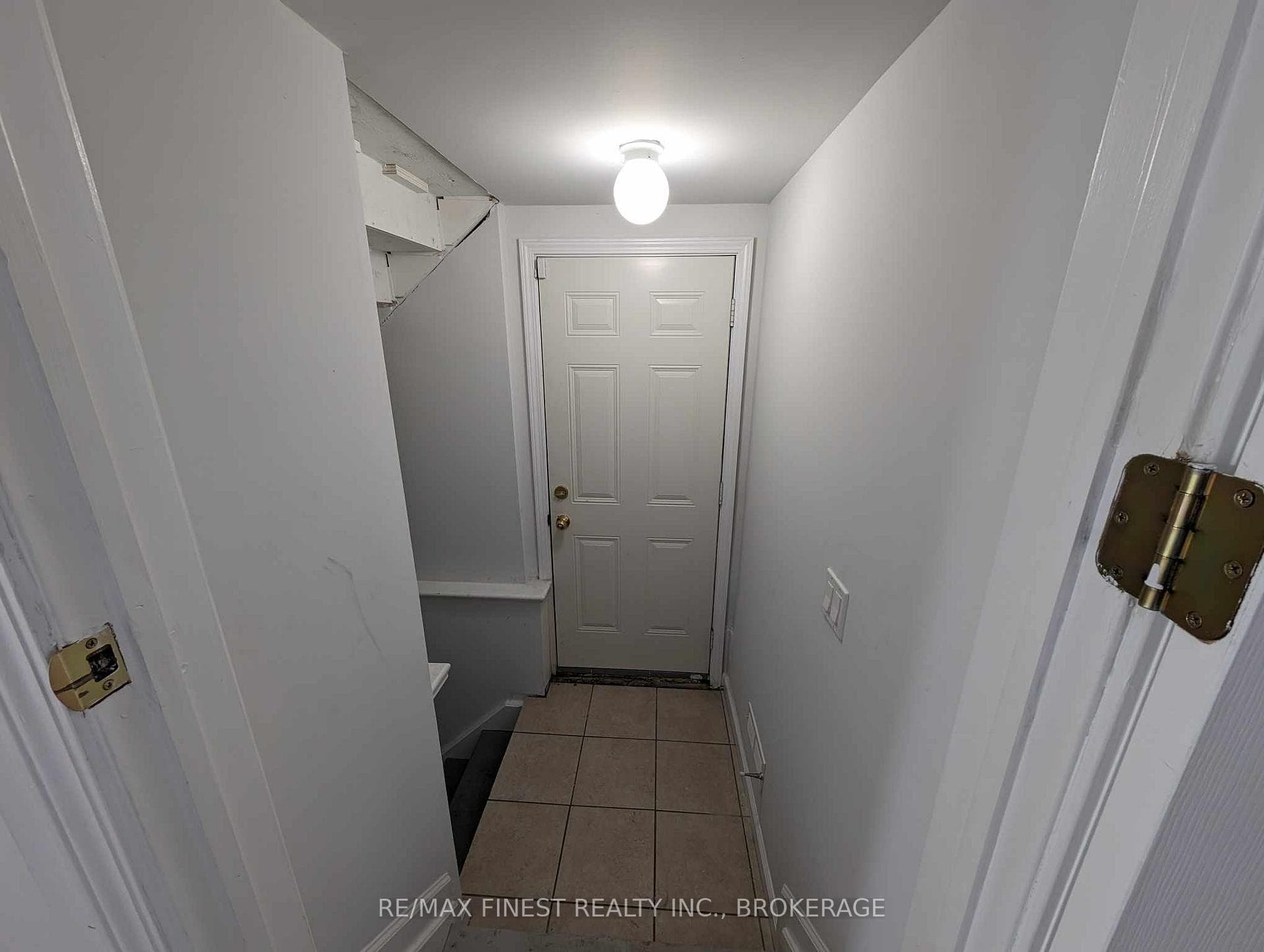 275 CONACHER Drive photo 8