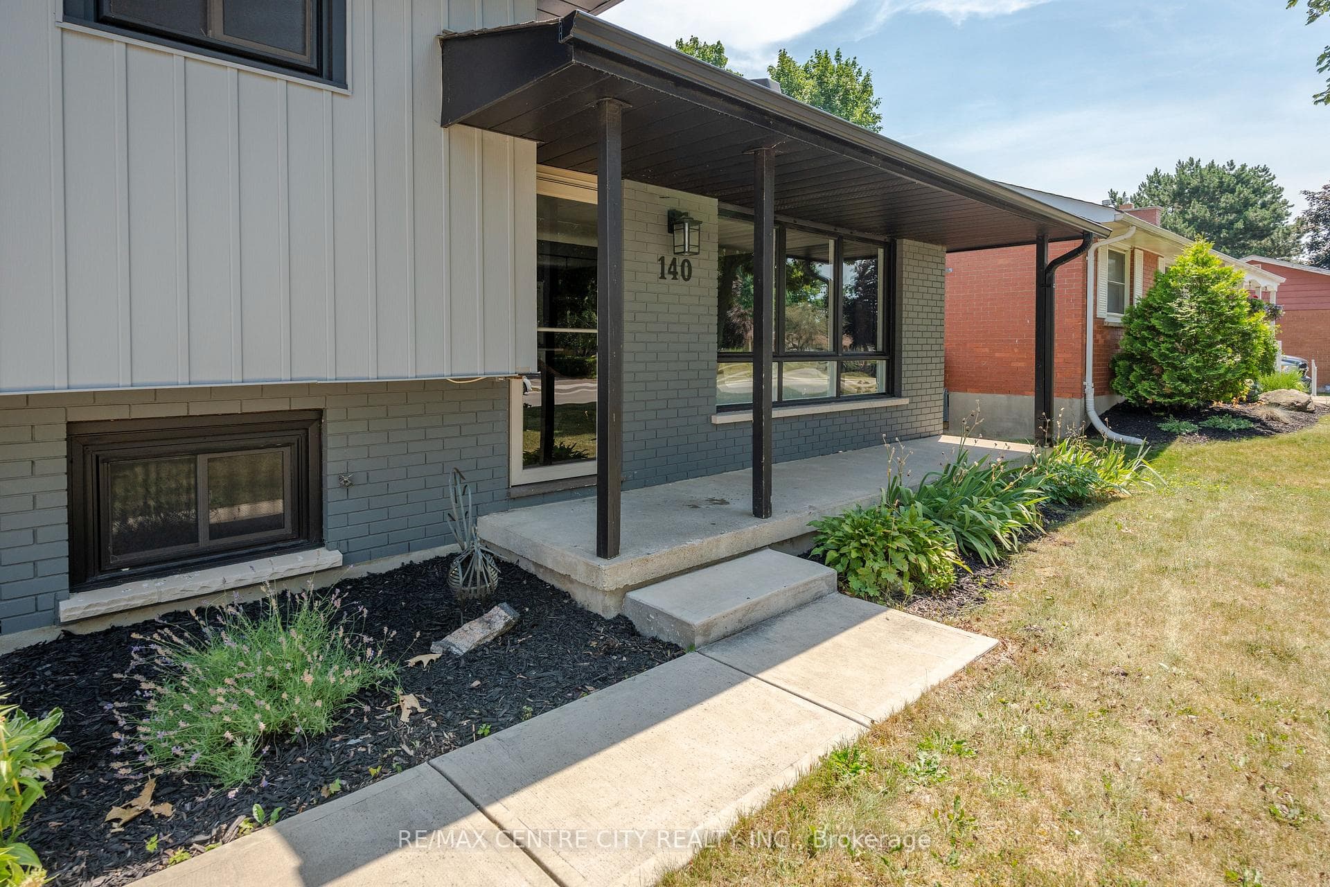140 Oakwood Place photo 2